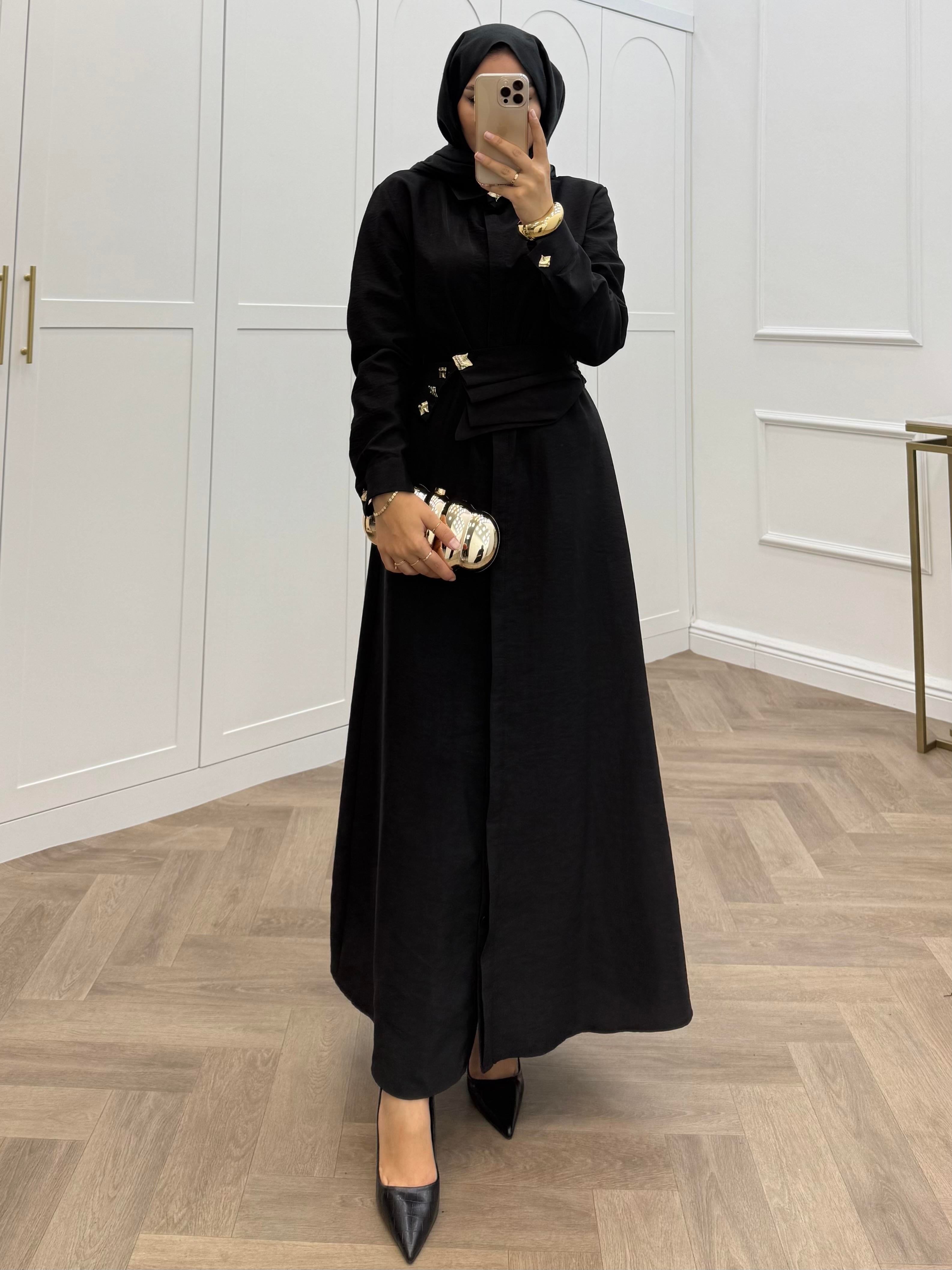 LASTİK KEMERLİ ÖNÜ DÜĞMELİ ELBİSE SİYAH