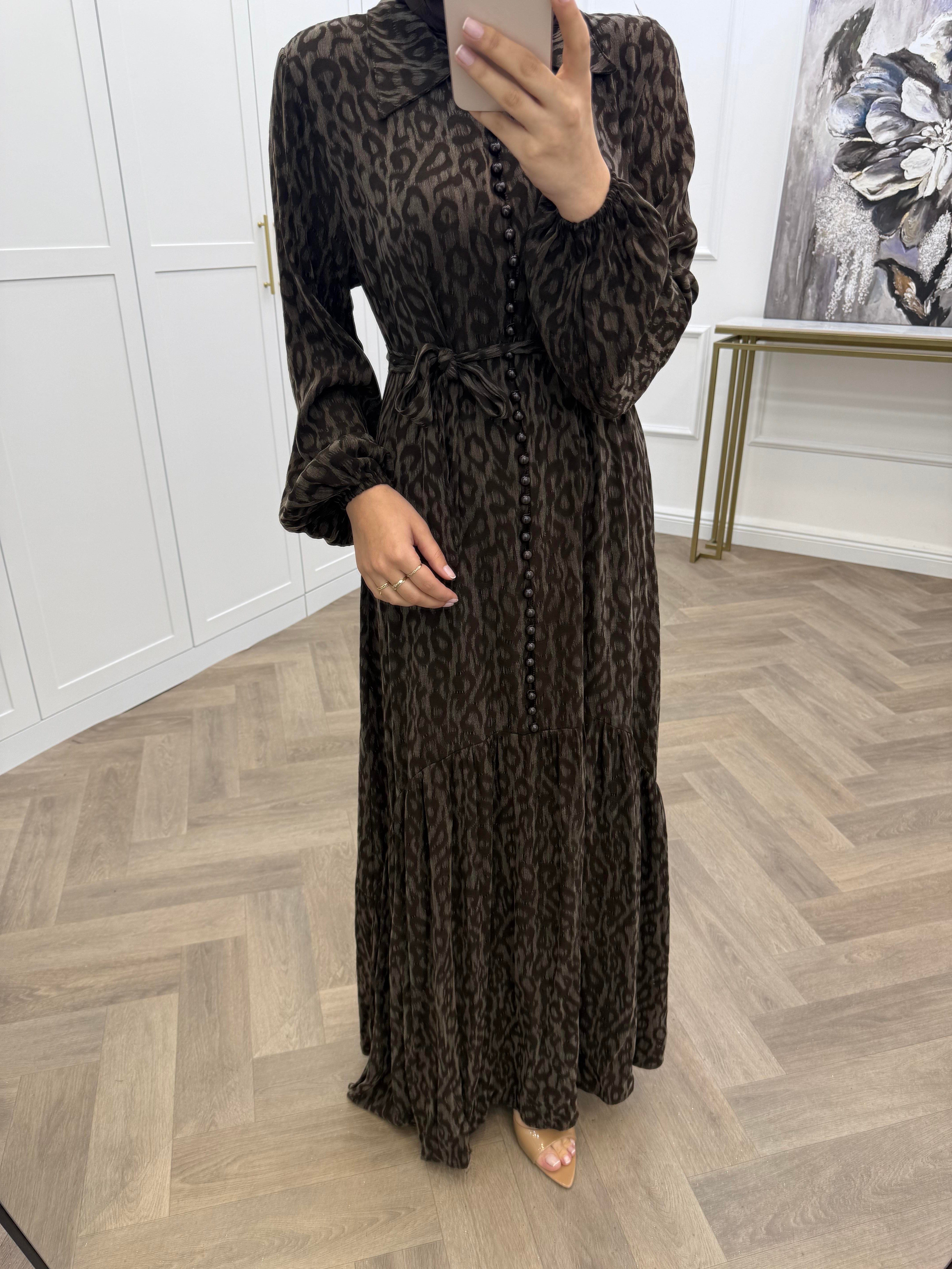 LEOPAR DESEN TAM BOY DÜĞMELİ ELBİSE KAHVE