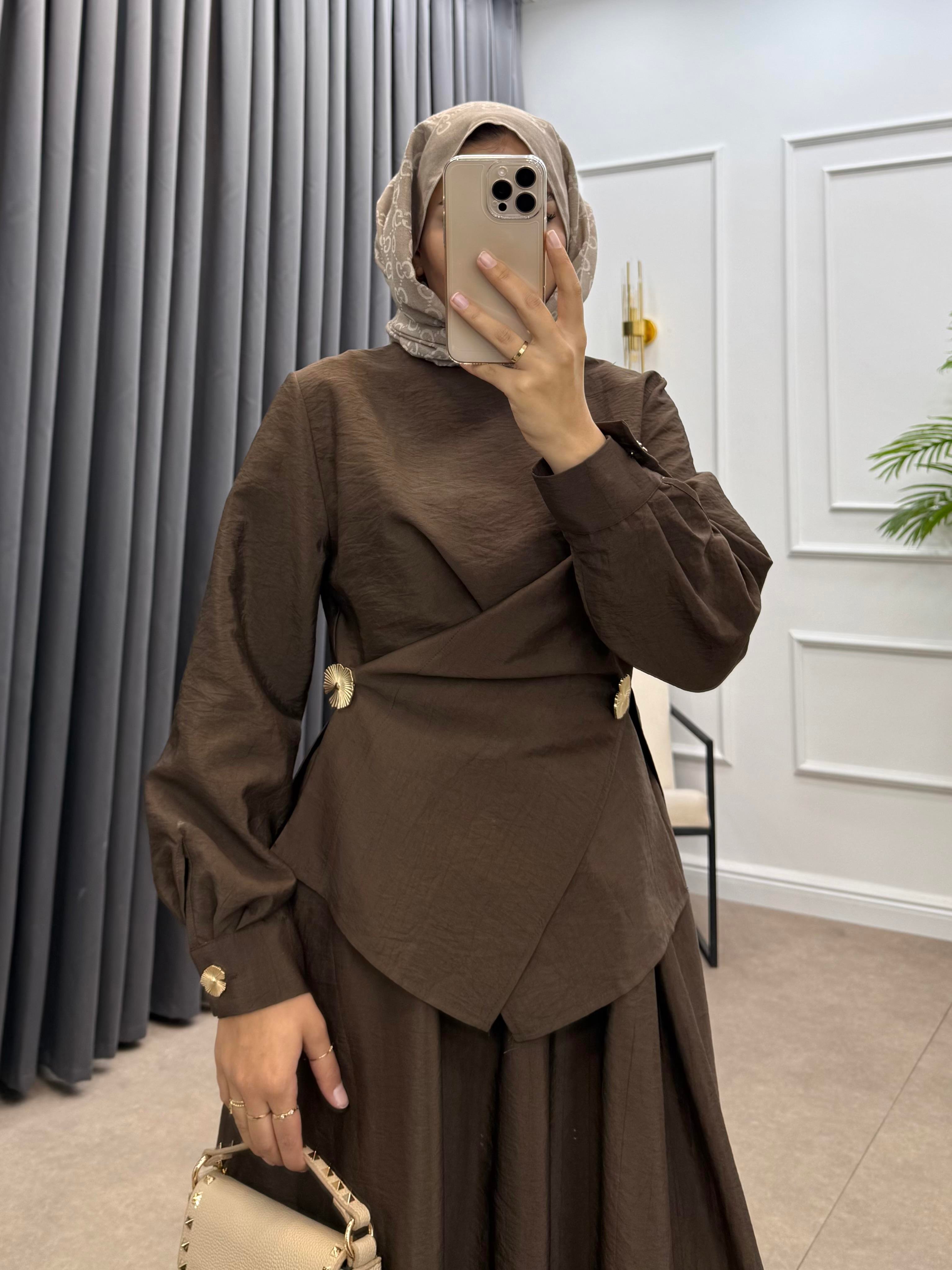 ÖNDEN ÇAPRAZ BAĞLAMALI ETEKLİ TAKIM KAHVE