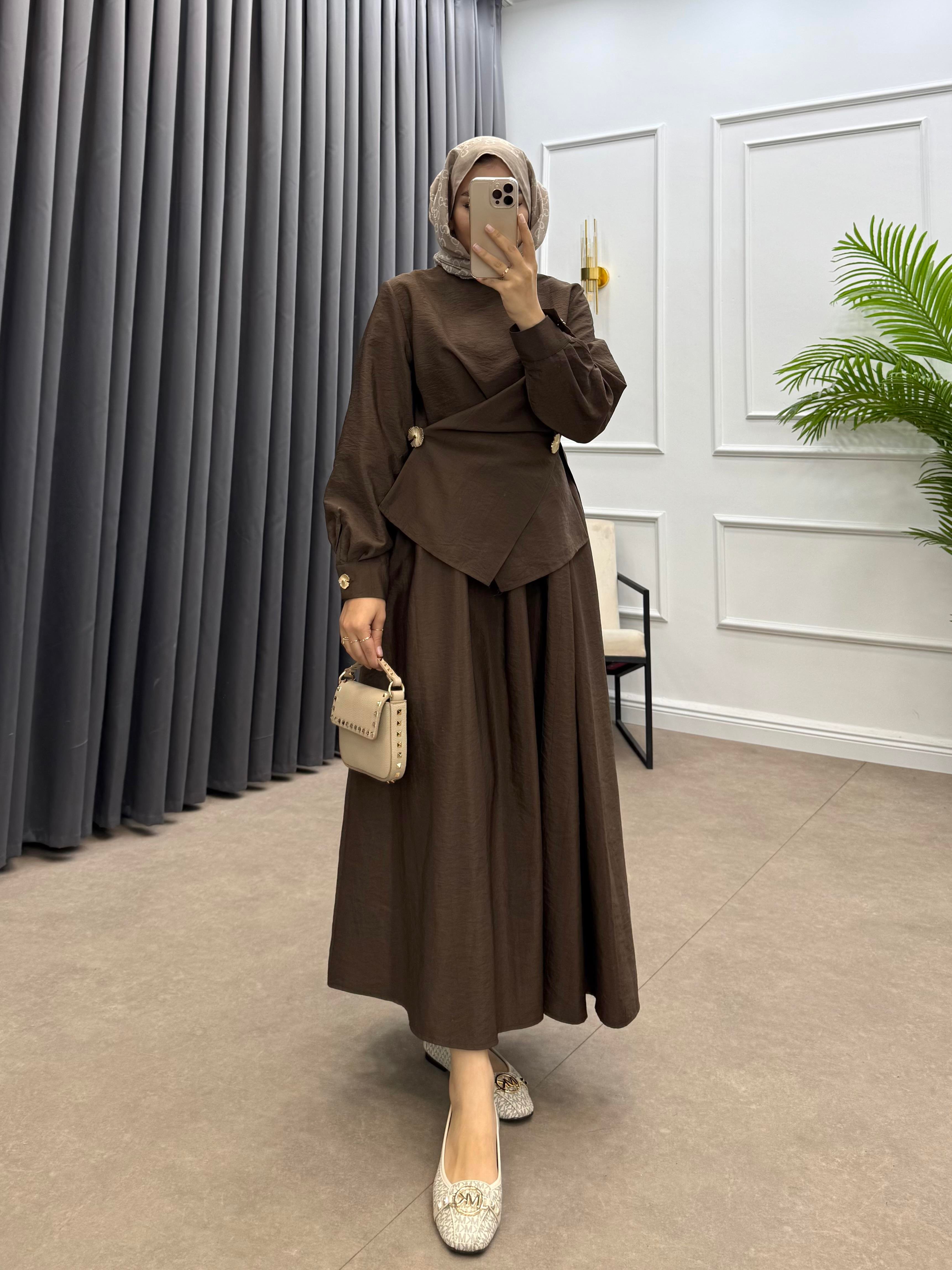 ÖNDEN ÇAPRAZ BAĞLAMALI ETEKLİ TAKIM KAHVE