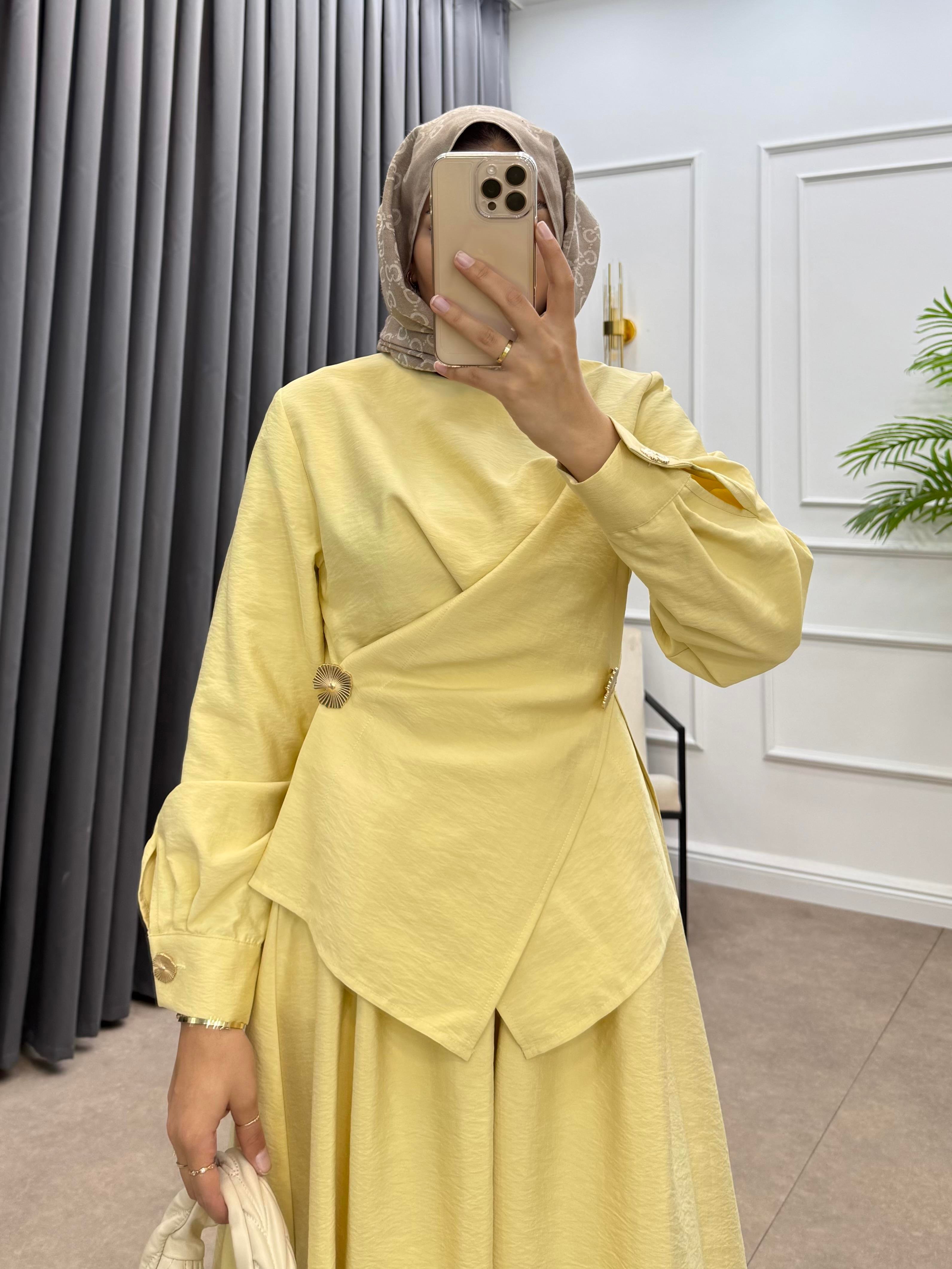 ÖNDEN ÇAPRAZ BAĞLAMALI ETEKLİ TAKIM SARI