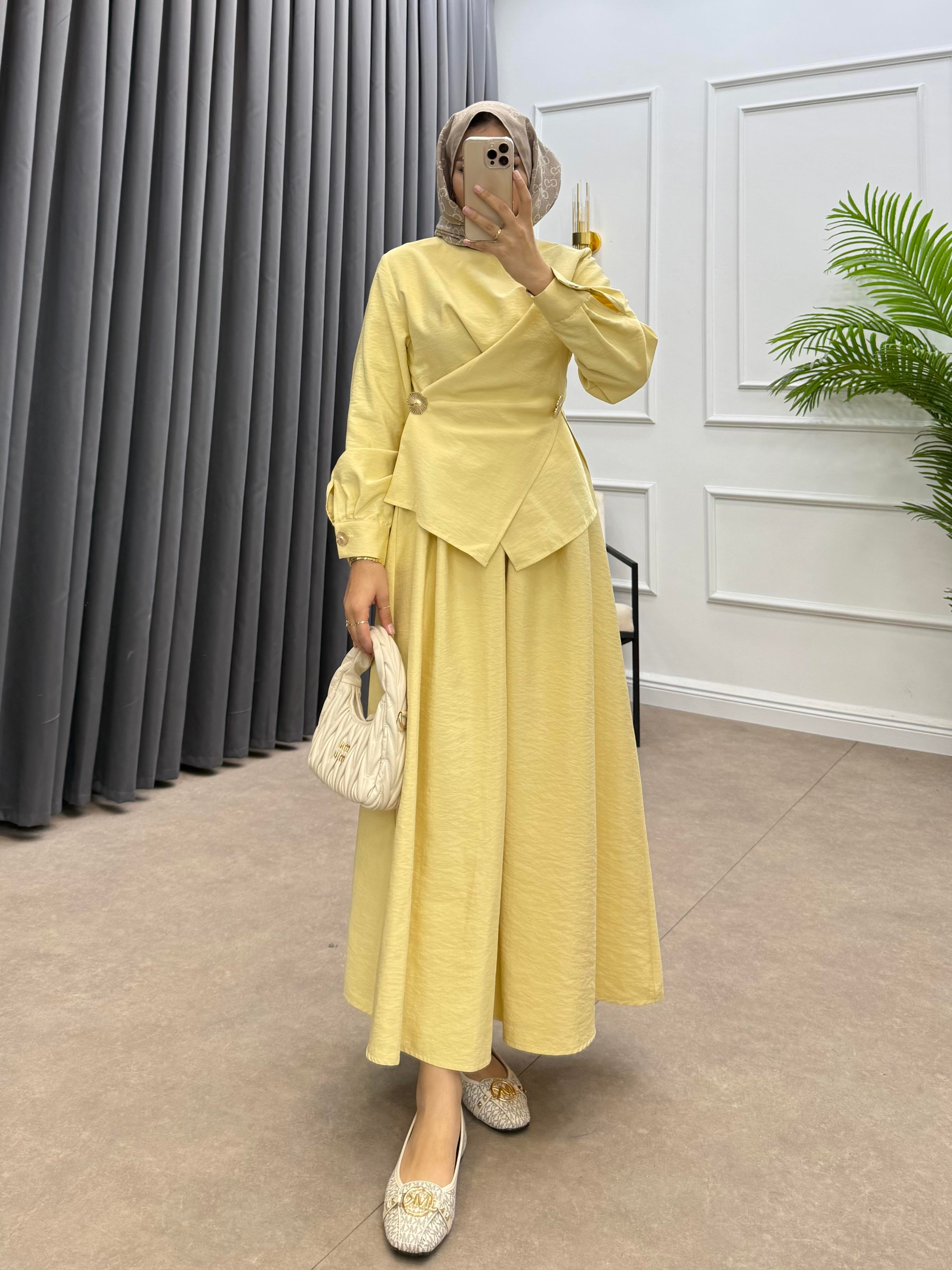 ÖNDEN ÇAPRAZ BAĞLAMALI ETEKLİ TAKIM SARI