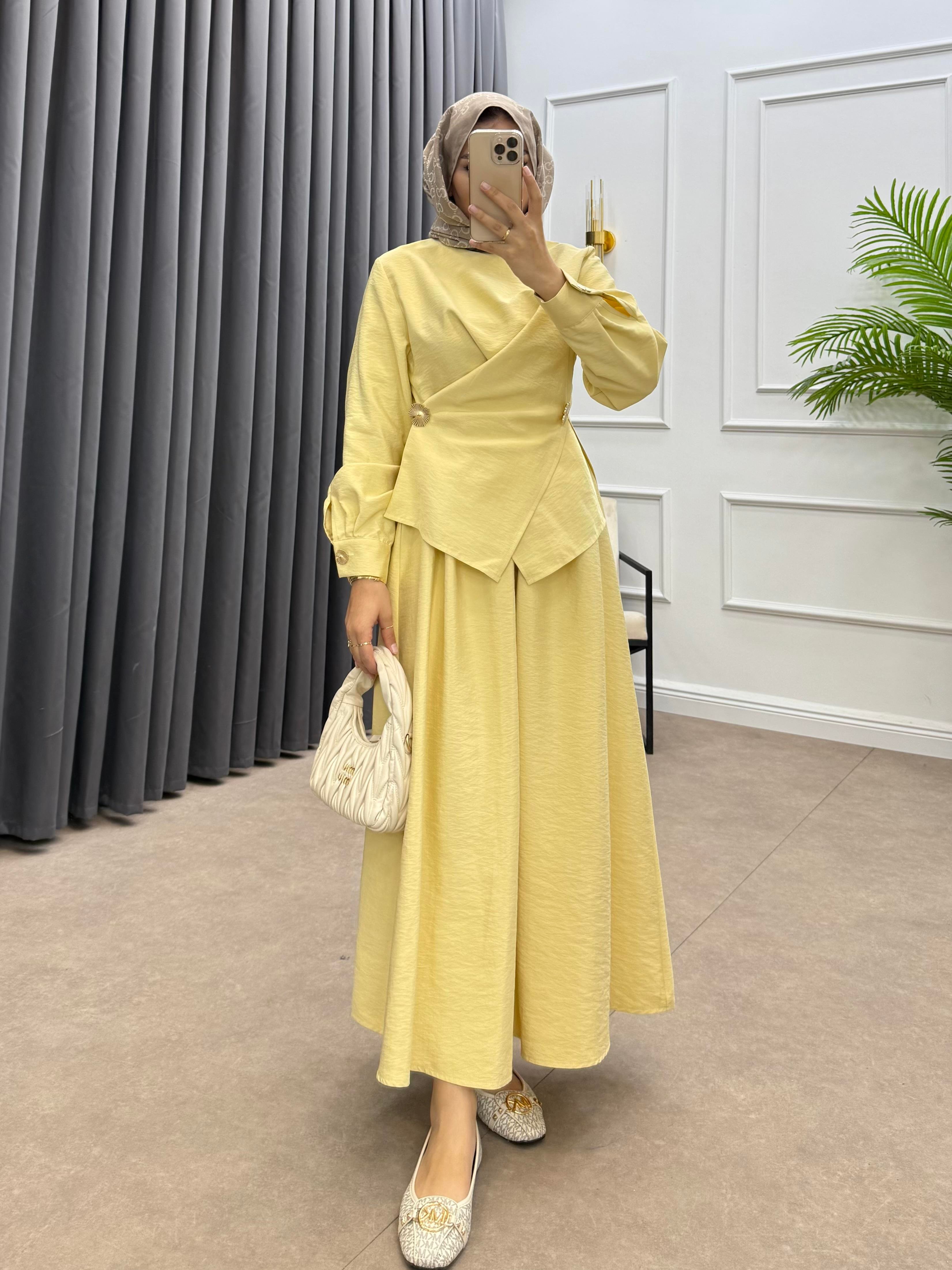 ÖNDEN ÇAPRAZ BAĞLAMALI ETEKLİ TAKIM SARI