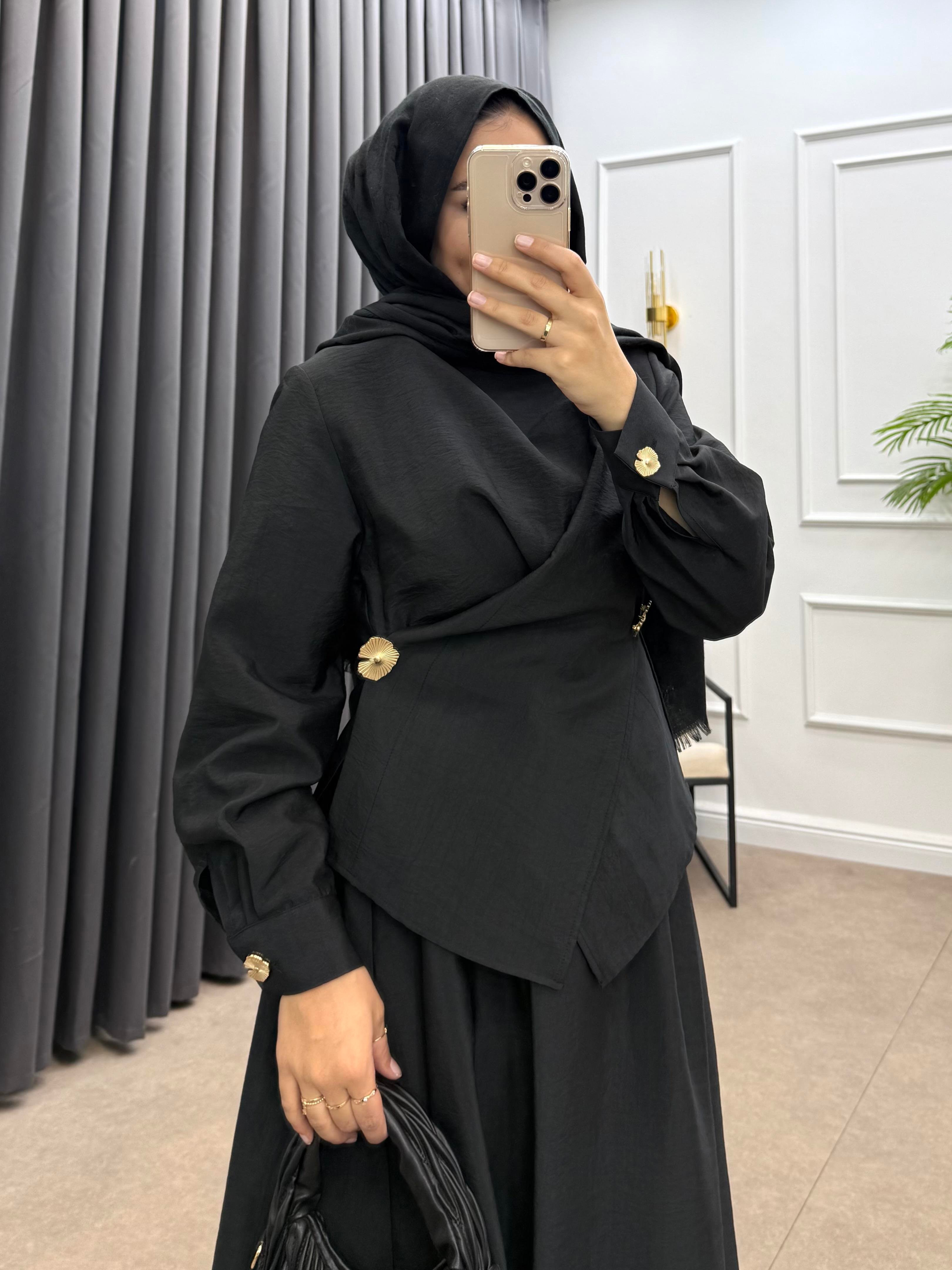 ÖNDEN ÇAPRAZ BAĞLAMALI ETEKLİ TAKIM SİYAH