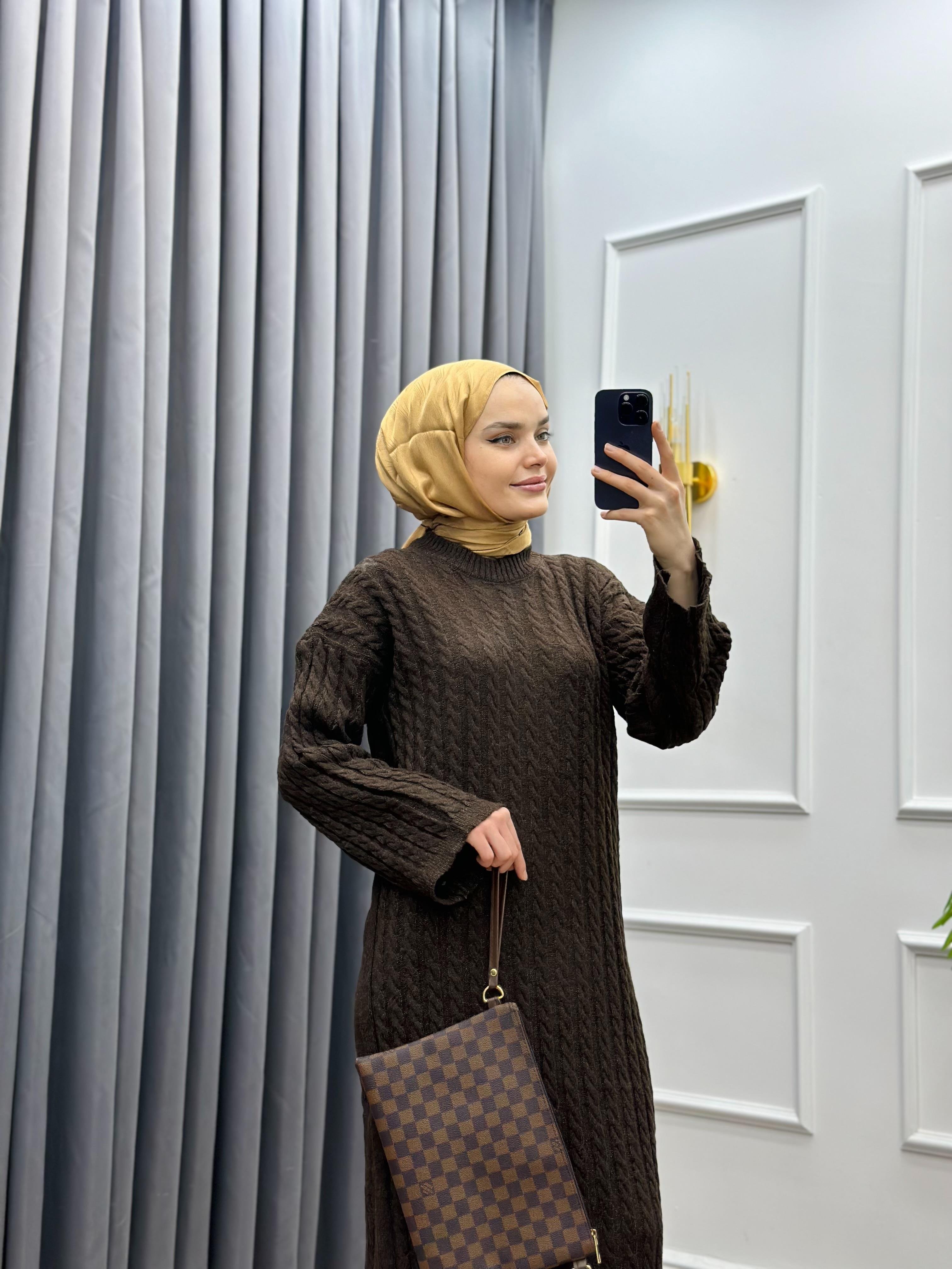 ÖRGÜ DETAY TRİKO ELBİSE FÜME