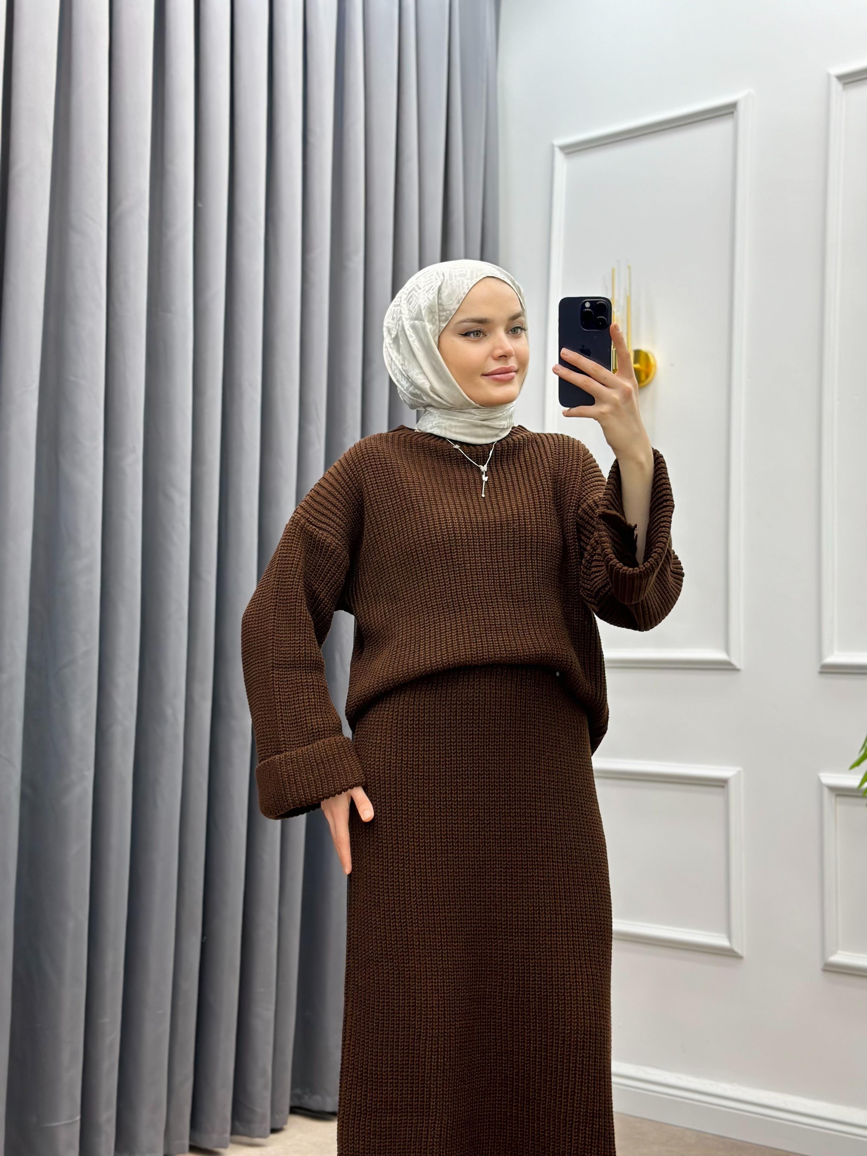 ÖRGÜLÜ TRİKO ETEKLİ TAKIM KAHVE
