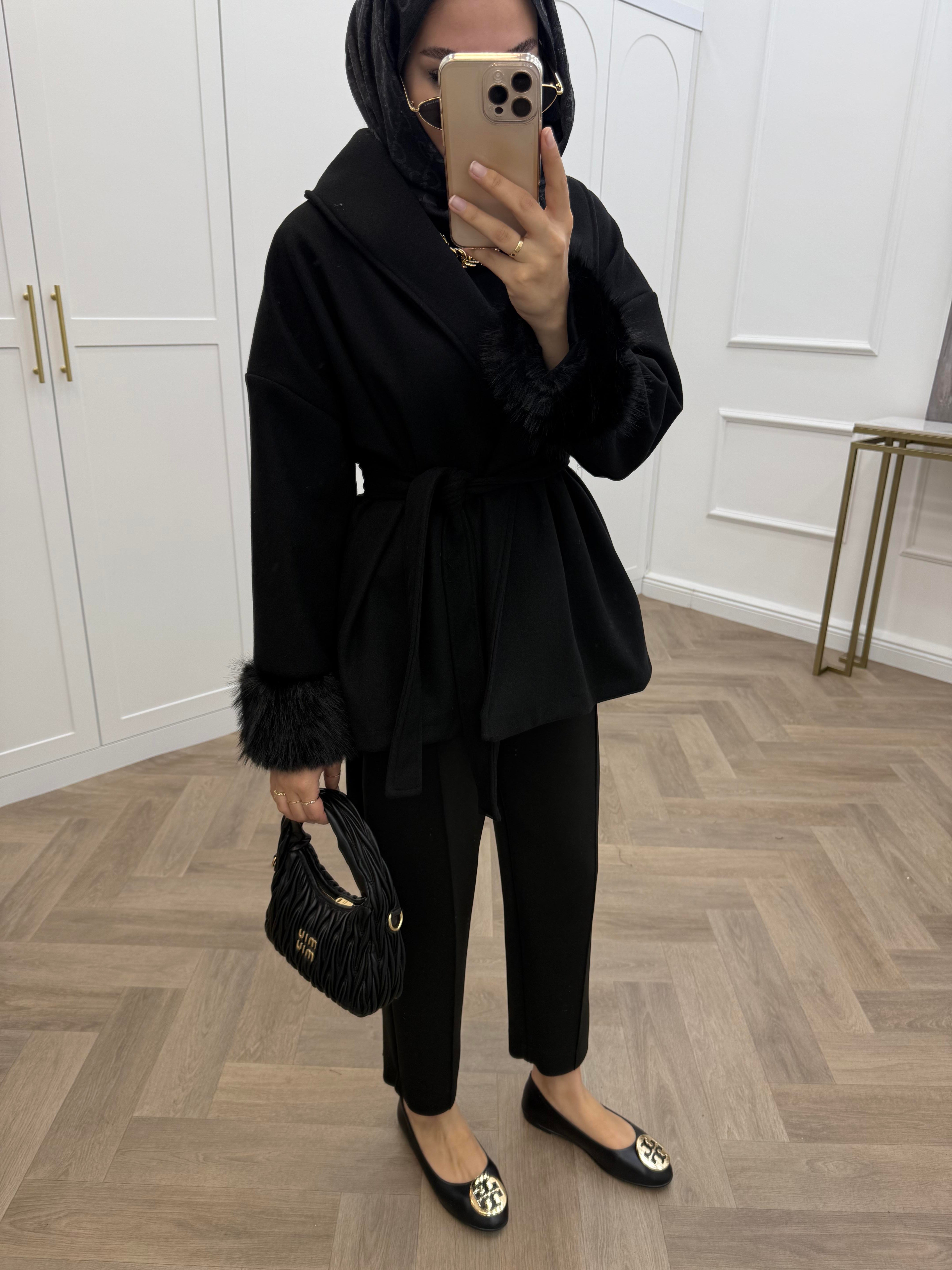 ŞAL YAKA KOL UCU KÜRK DETAYLI KAŞE CEKET SİYAH