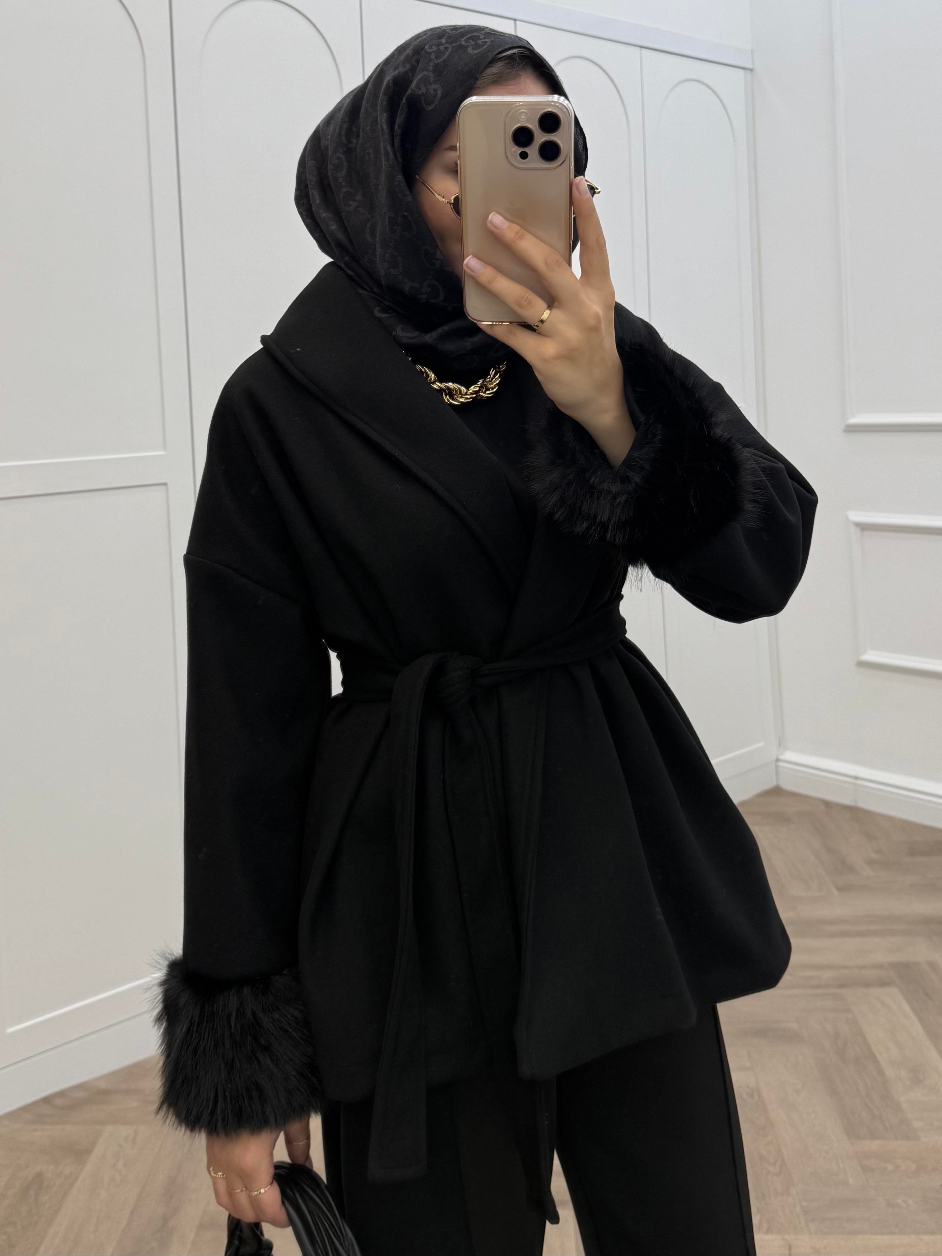 ŞAL YAKA KOL UCU KÜRK DETAYLI KAŞE CEKET SİYAH