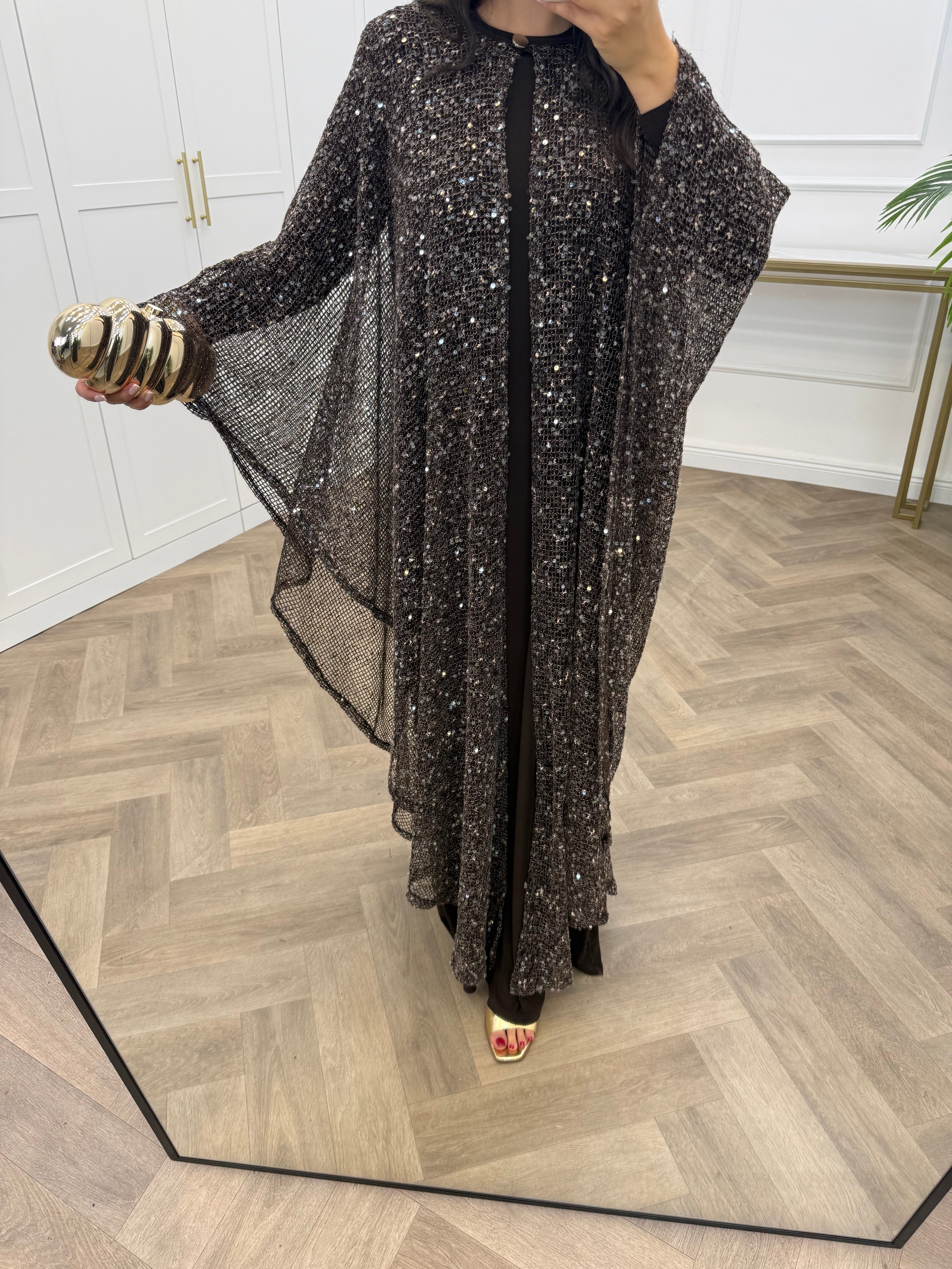 SARA PELERİN DETAY PAYETLİ ELBİSE KAHVE