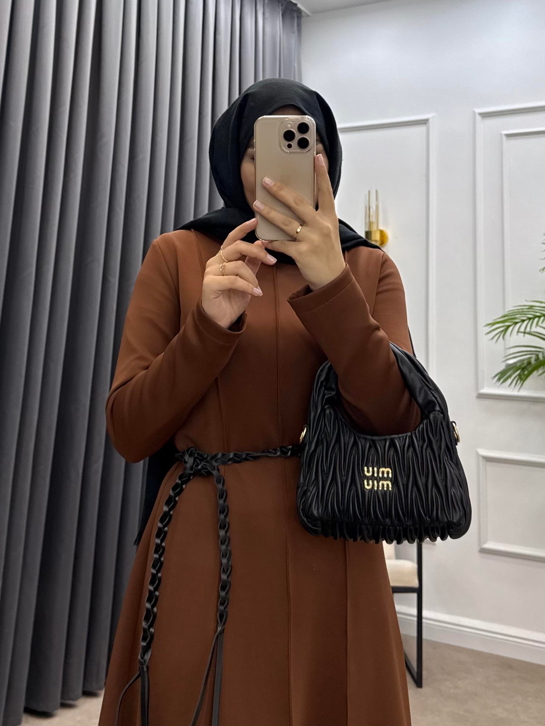 SCUBA ÖRGÜ KEMERLİ ELBİSE TABA