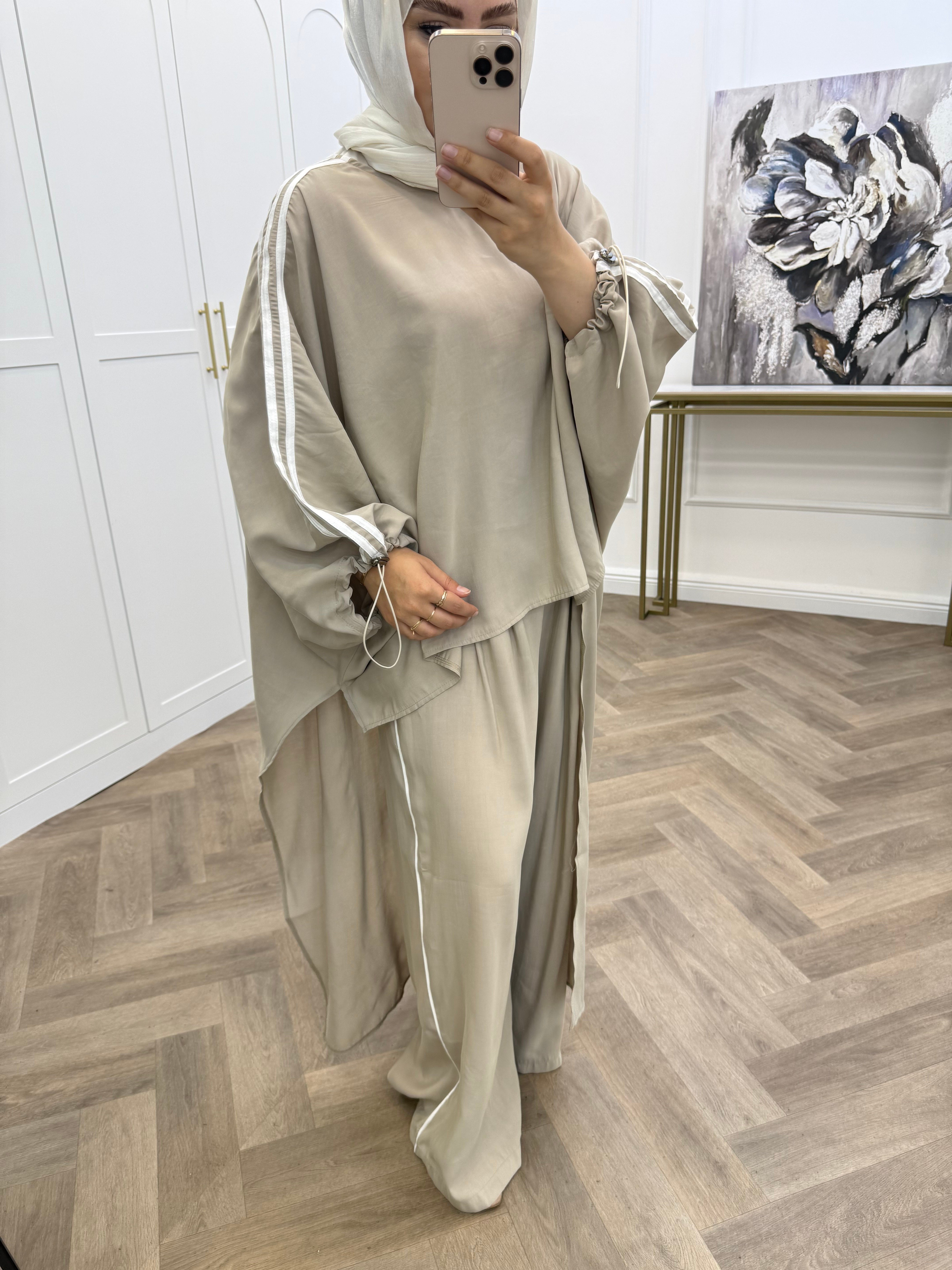 ŞERİTLİ PELERİN TAKIM BEJ