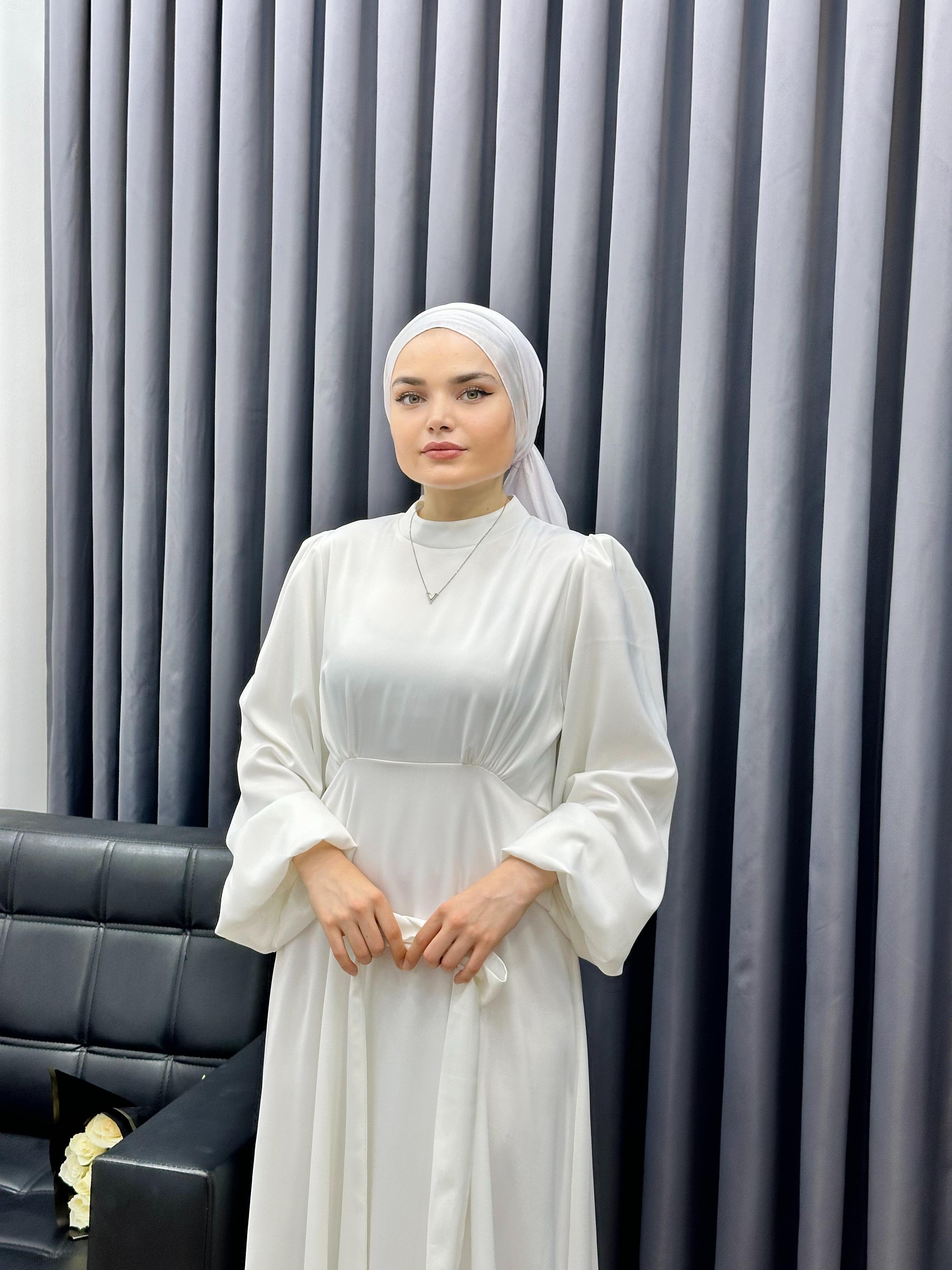 SEYYAR KEMERLİ SATEN ELBİSE BEYAZ