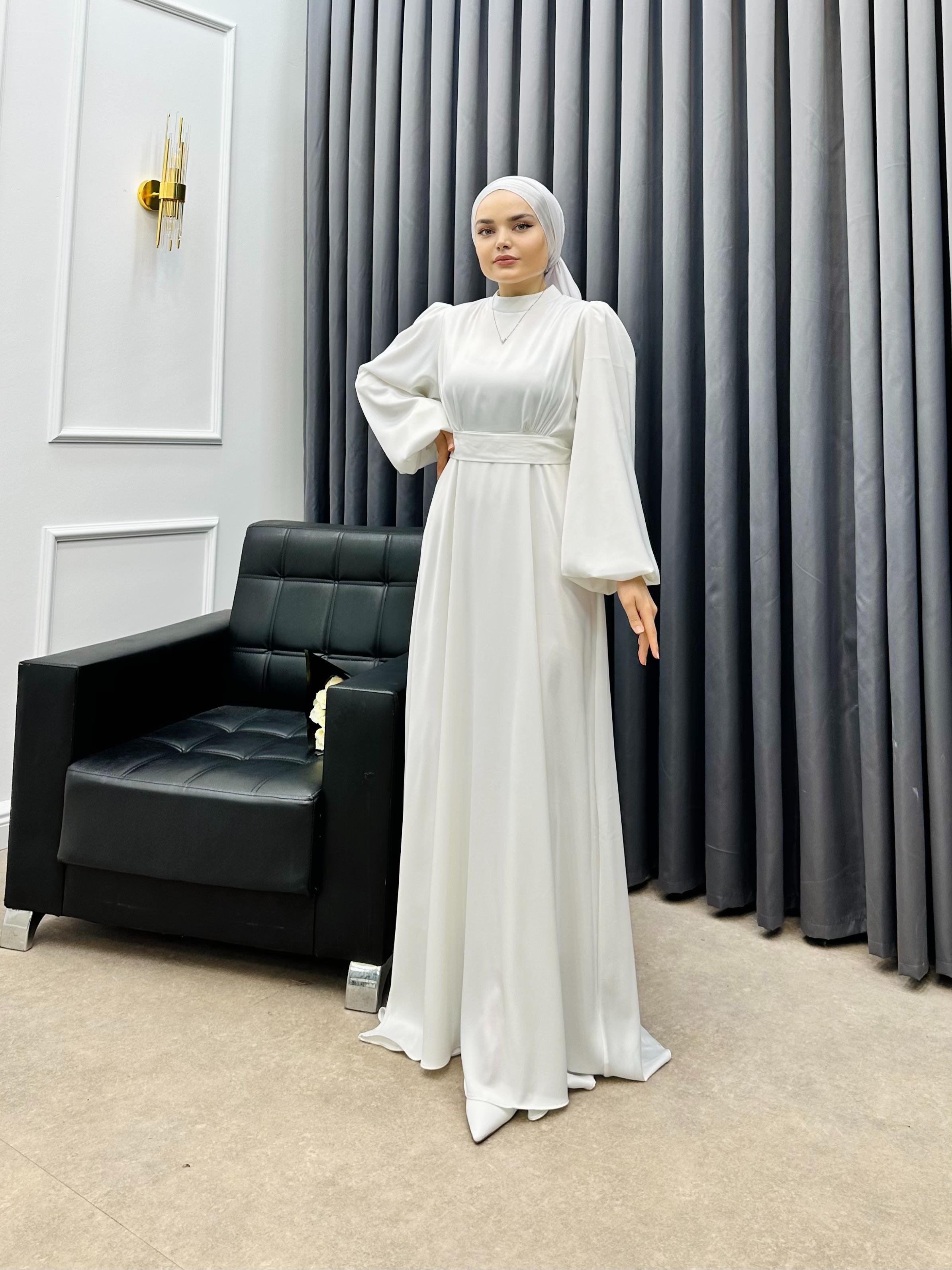 SEYYAR KEMERLİ SATEN ELBİSE BEYAZ