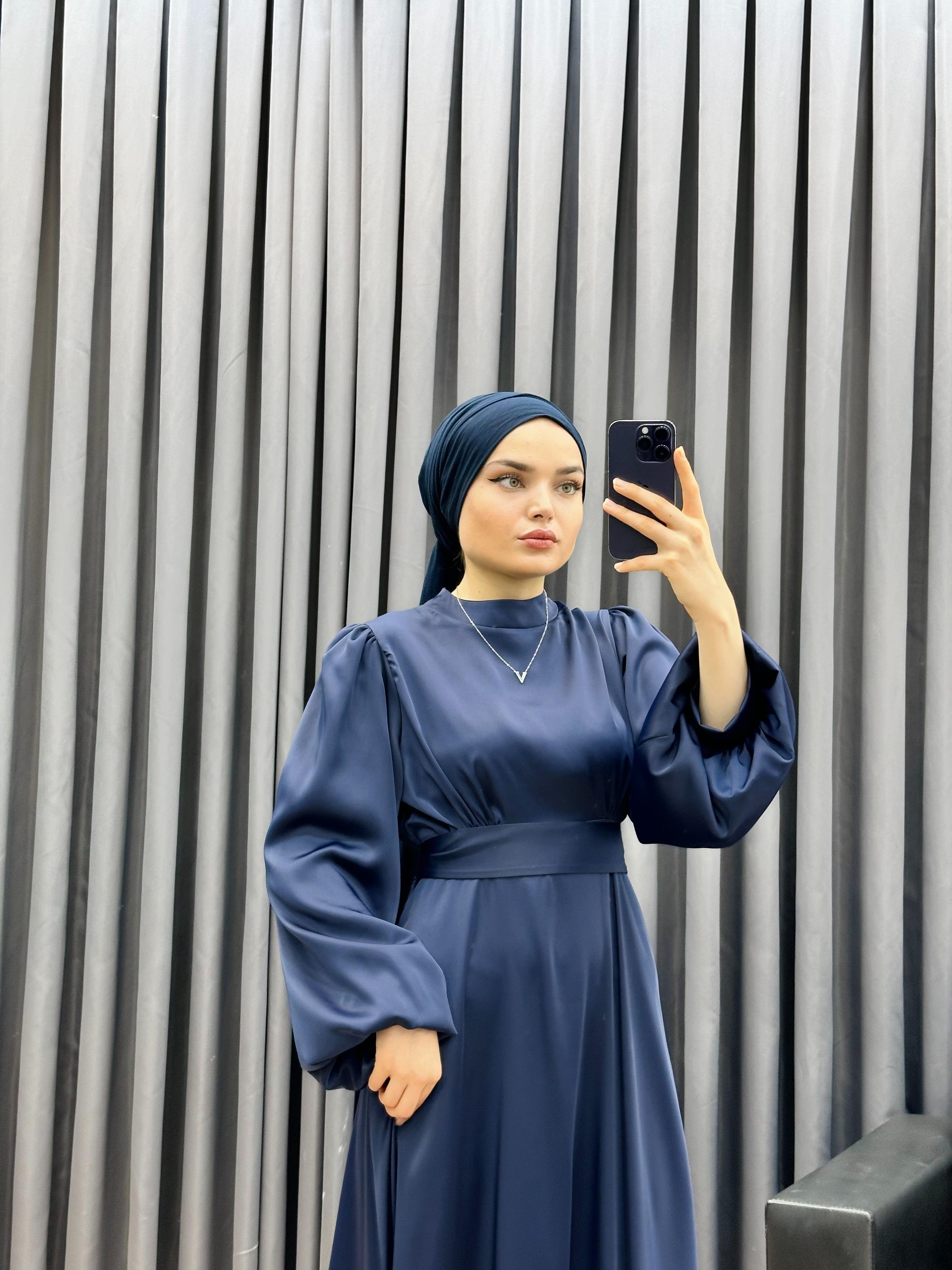 SEYYAR KEMERLİ SATEN ELBİSE LACİVERT