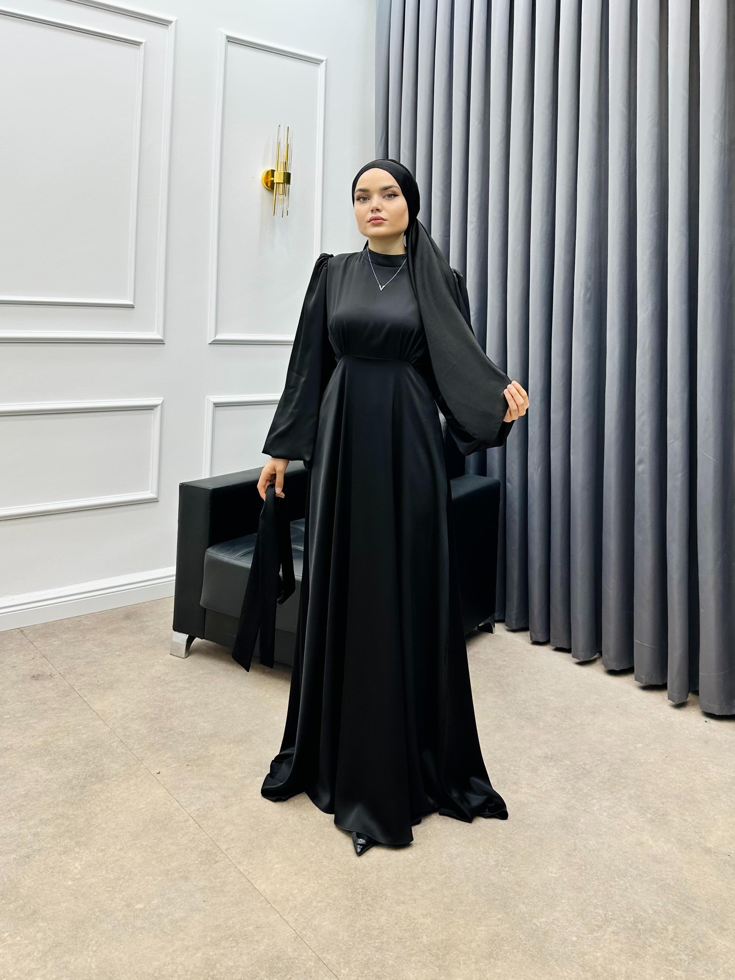 SEYYAR KEMERLİ SATEN ELBİSE SİYAH