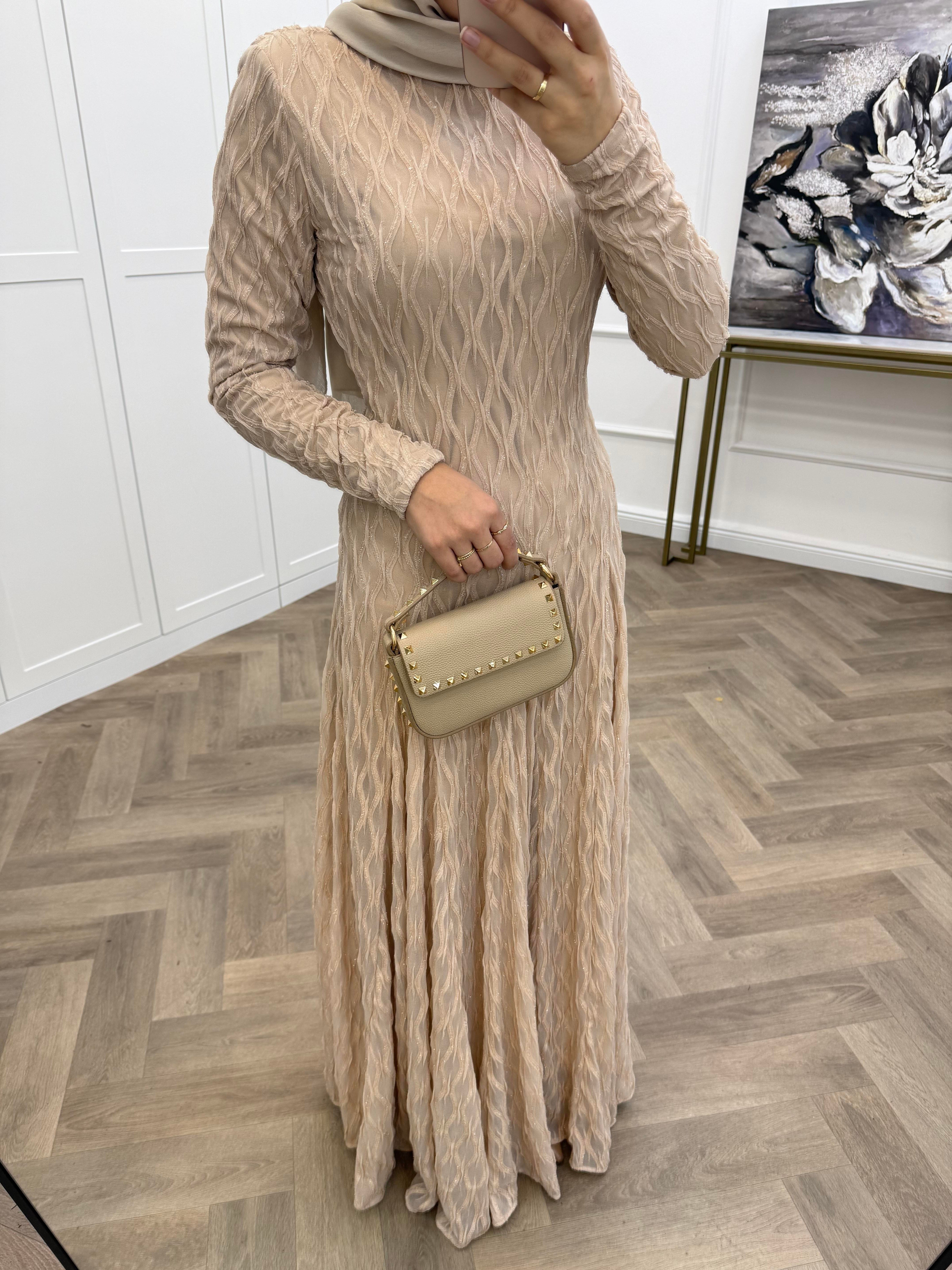 SİMLİ BALIK MODEL ELBİSE BEJ