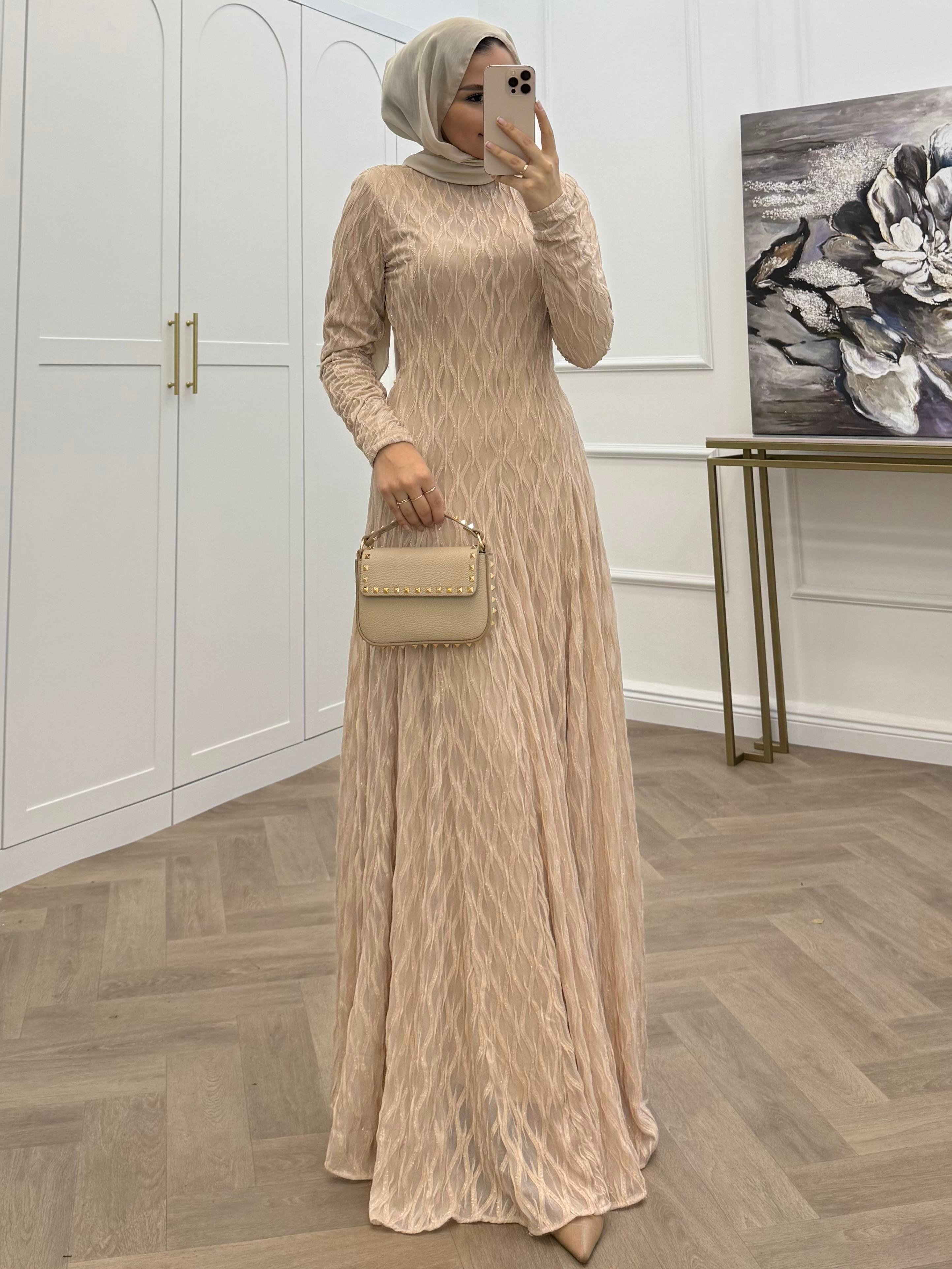 SİMLİ BALIK MODEL ELBİSE BEJ