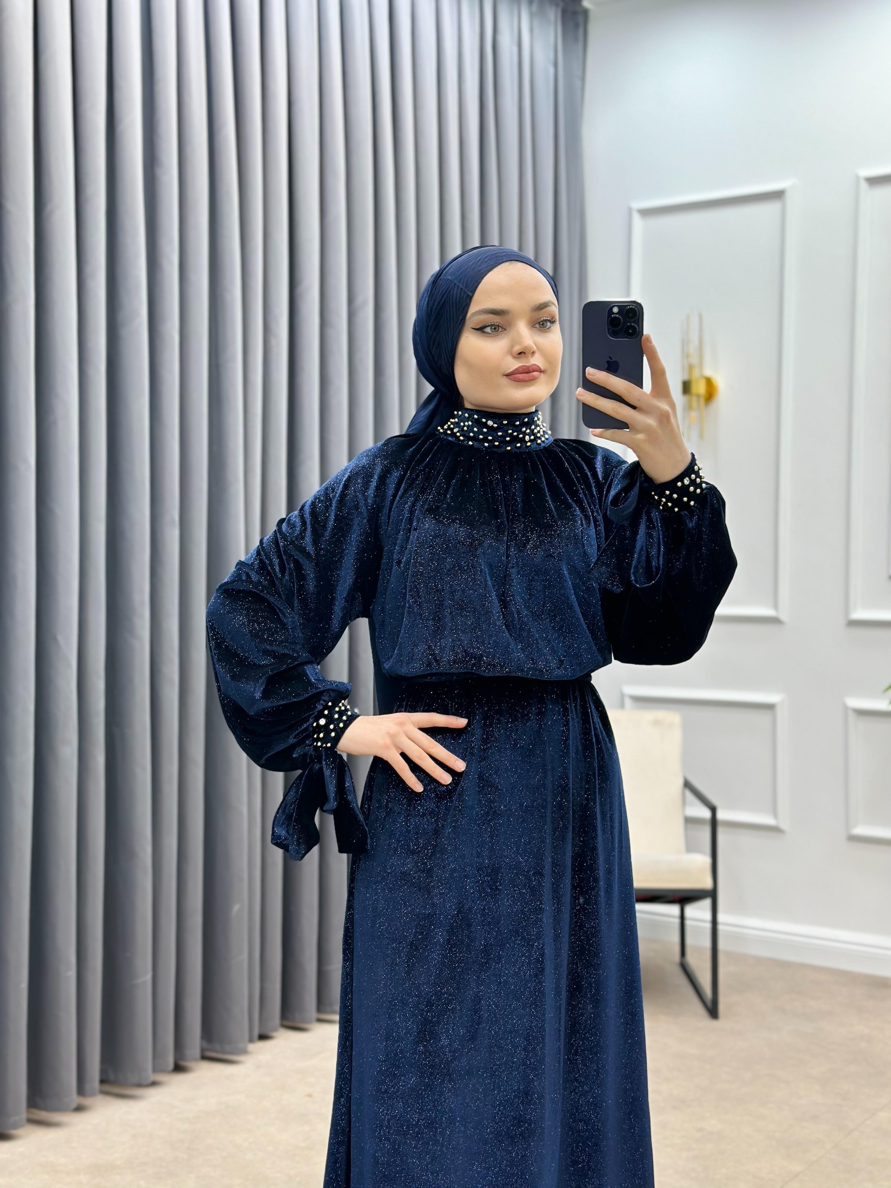 TAŞ İŞLEMELİ KADİFE ELBİSE LACİVERT