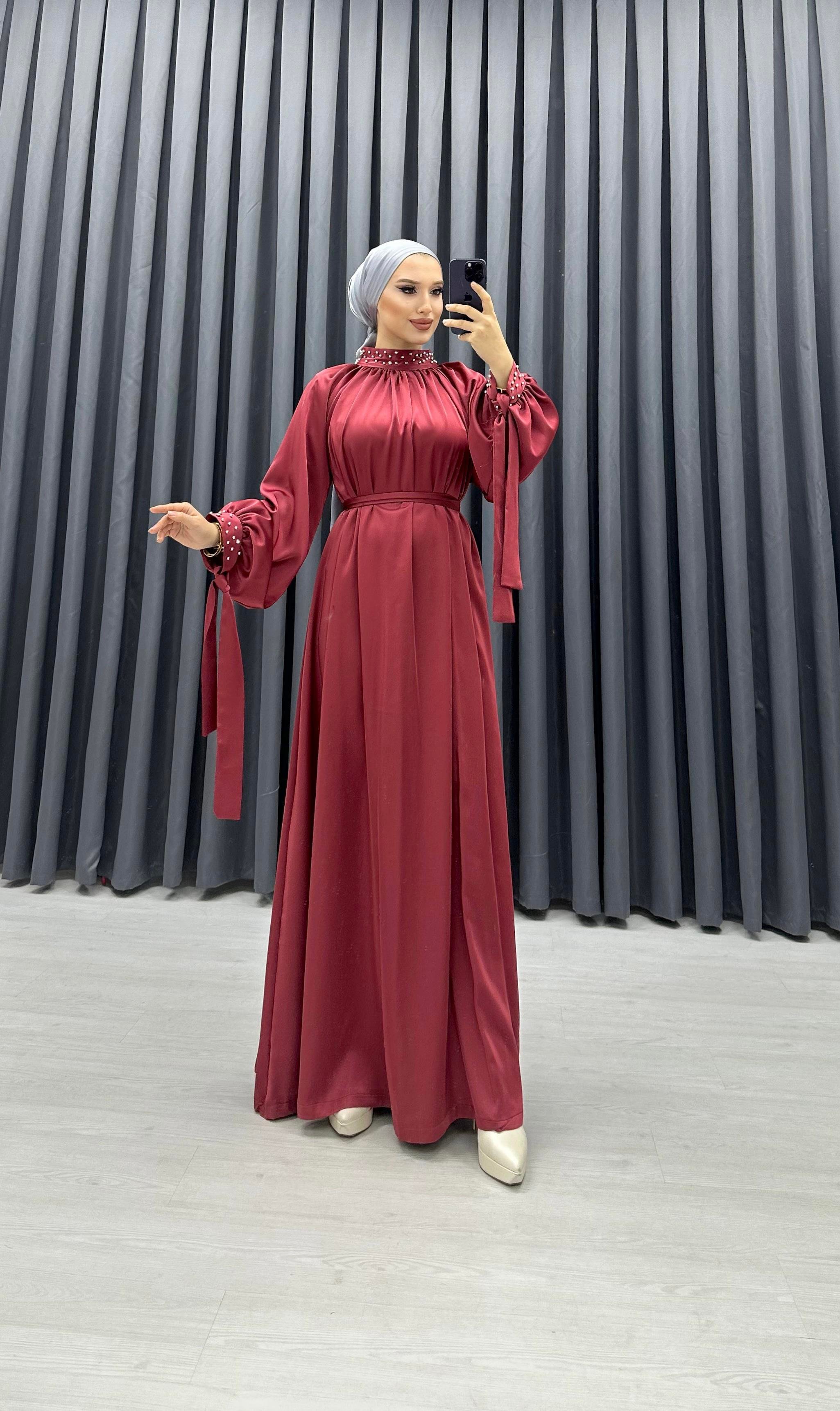 TAŞ İŞLEMELİ SATEN ELBİSE GÜL KURUSU