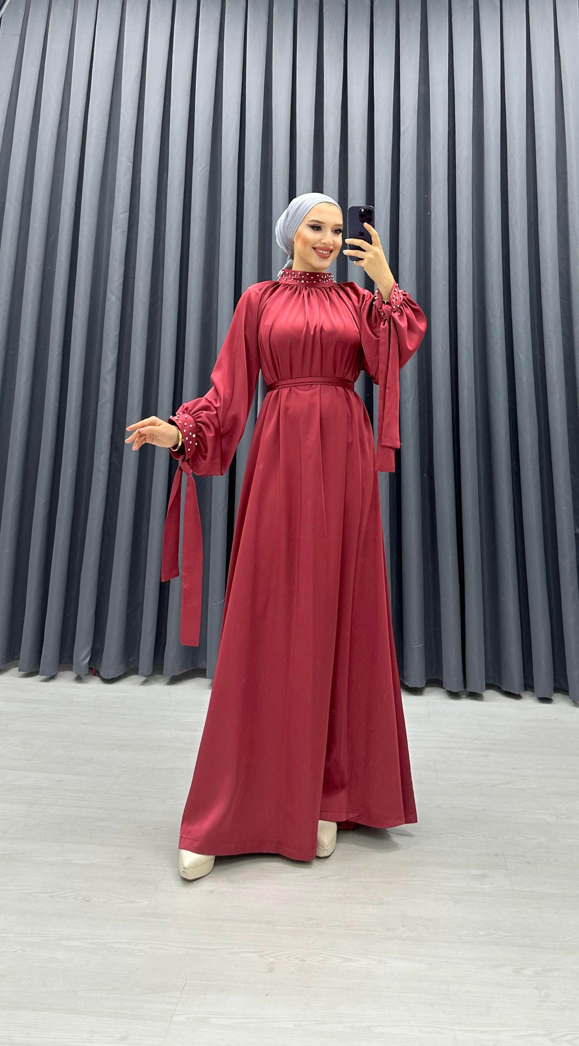 TAŞ İŞLEMELİ SATEN ELBİSE GÜL KURUSU