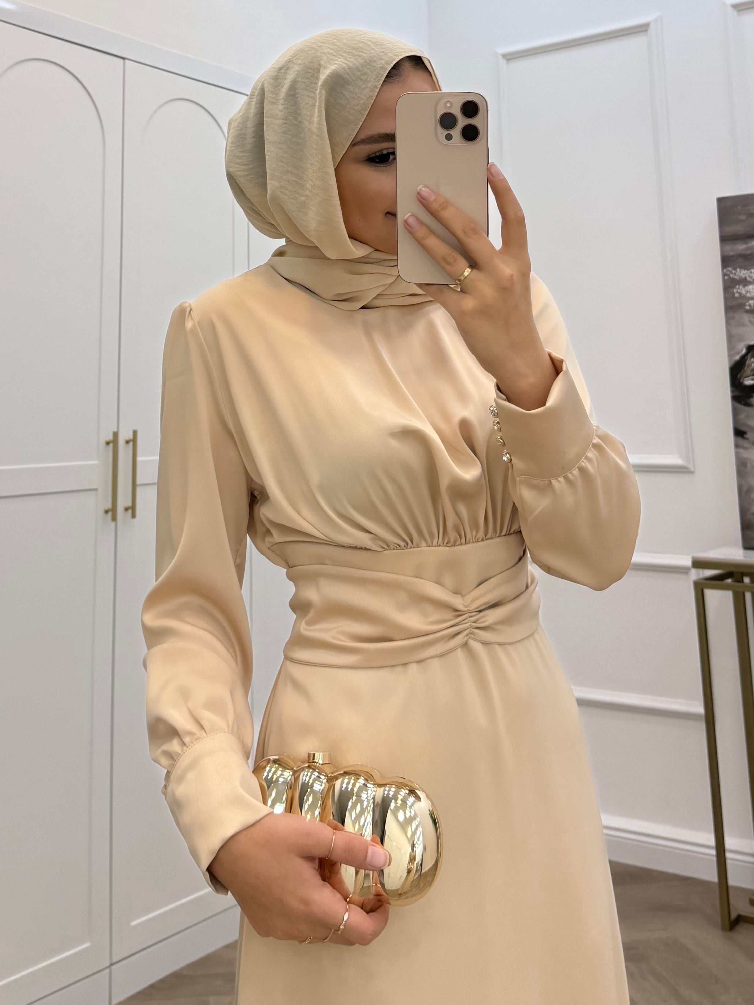 TAŞ TOKALI SATEN ELBİSE BEJ
