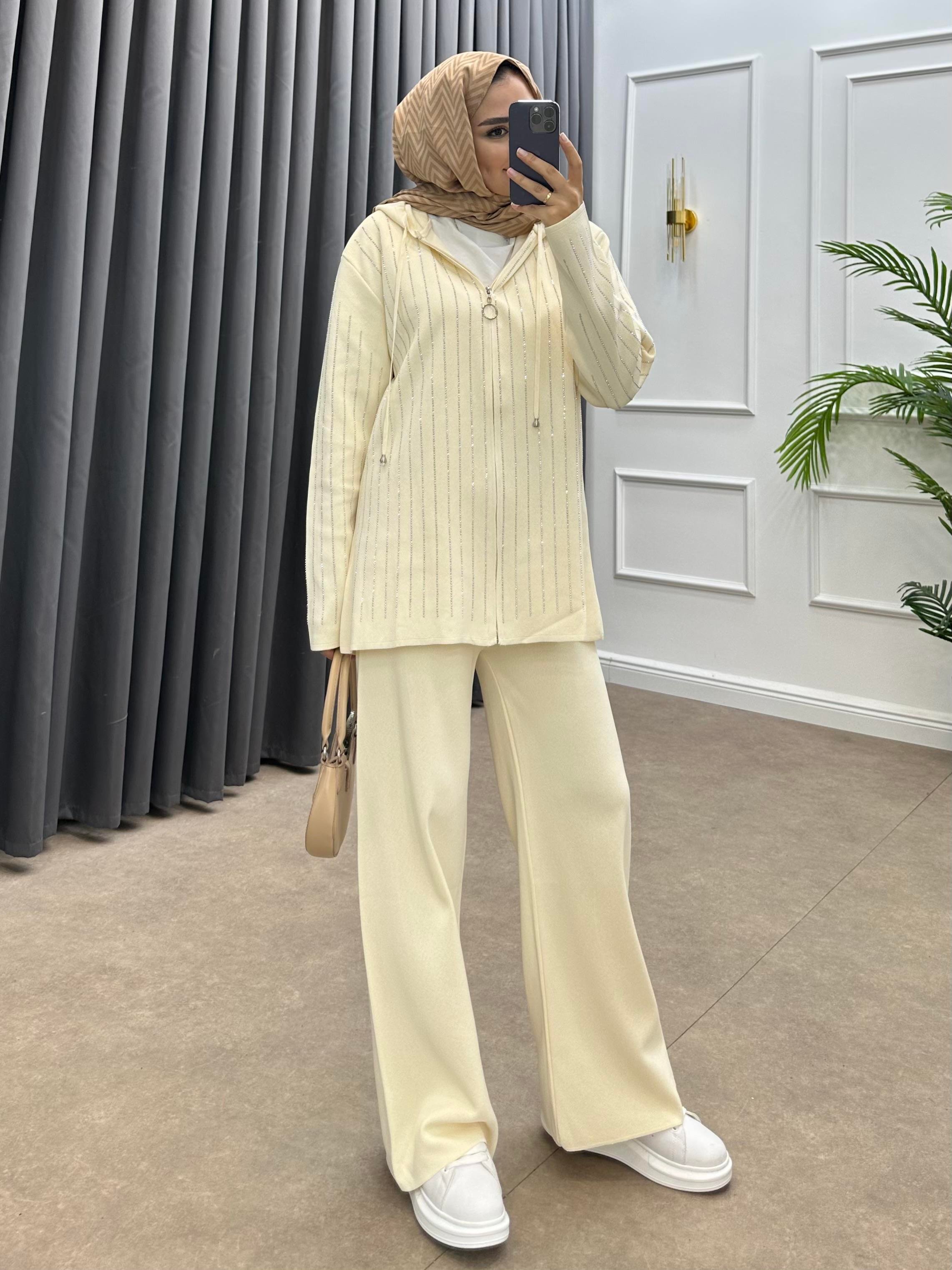 TAŞLI PANTOLONLU TRİKO TAKIM KREM