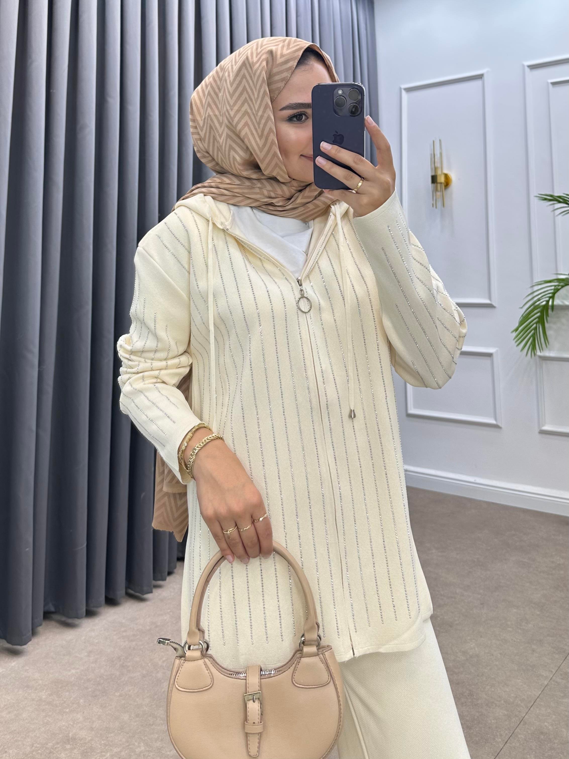 TAŞLI PANTOLONLU TRİKO TAKIM KREM