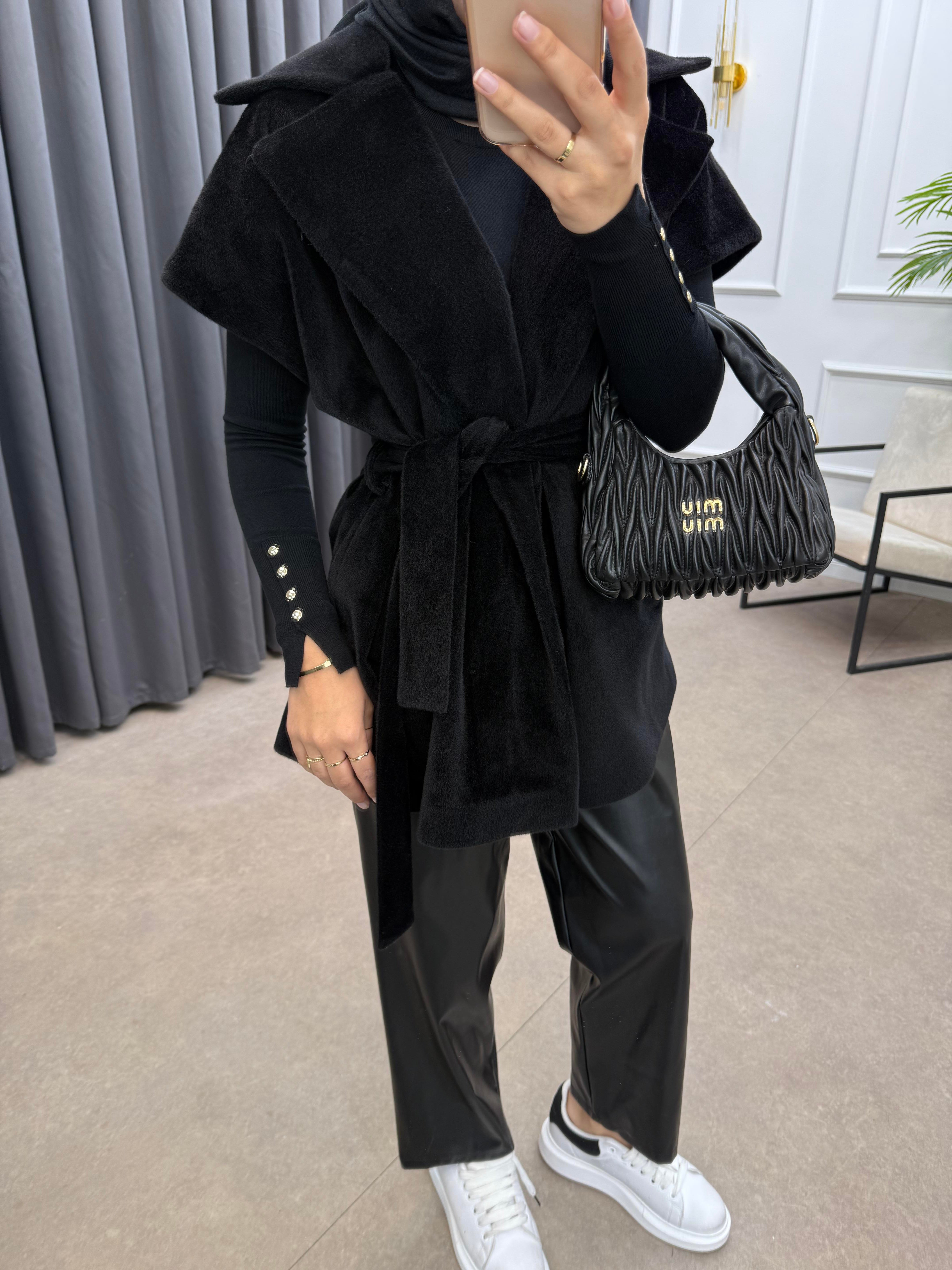 TAY TÜYÜ KEMERLİ YELEK SİYAH