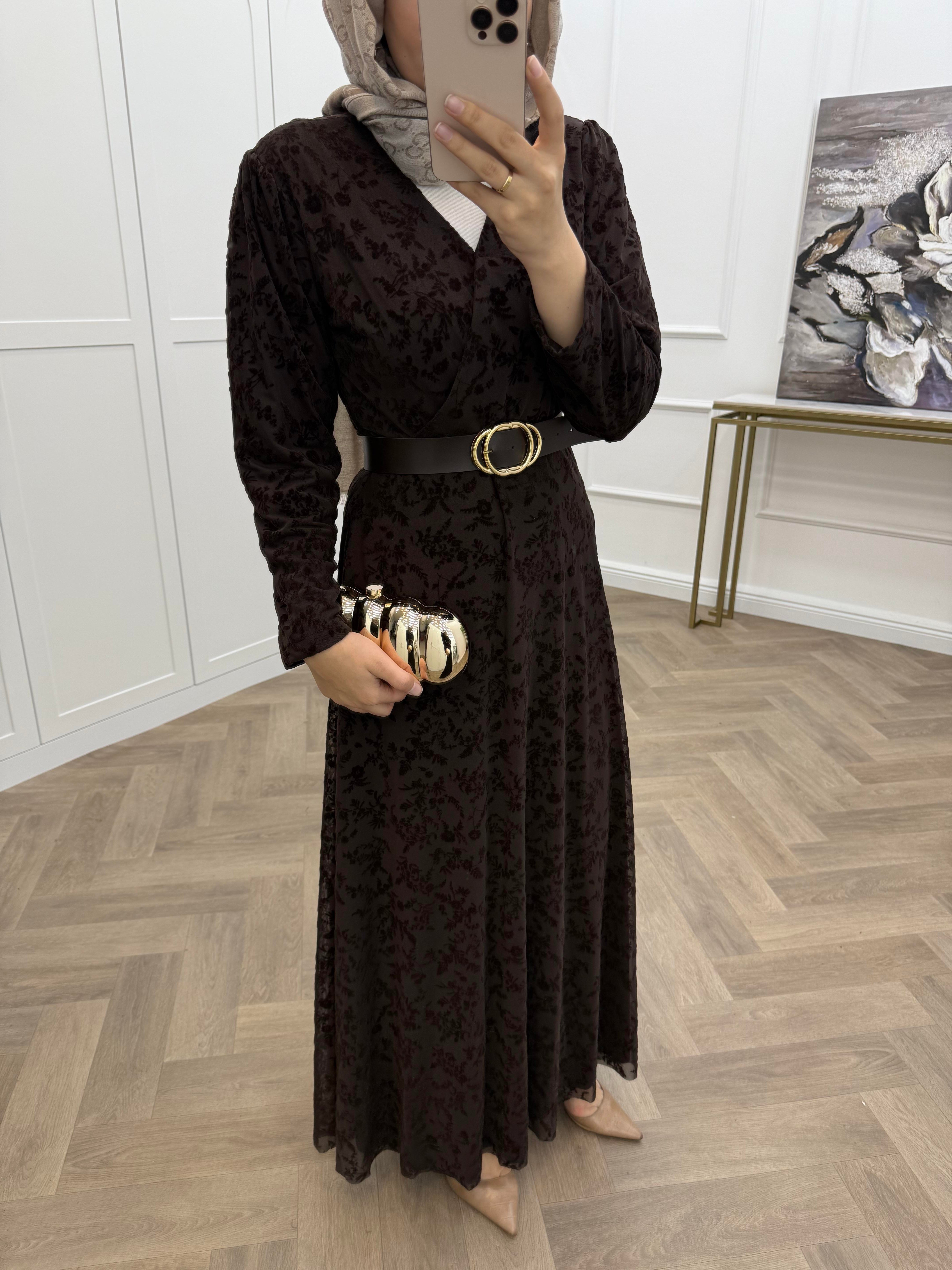 VE YAKA DANTEL ELBİSE KAHVE 