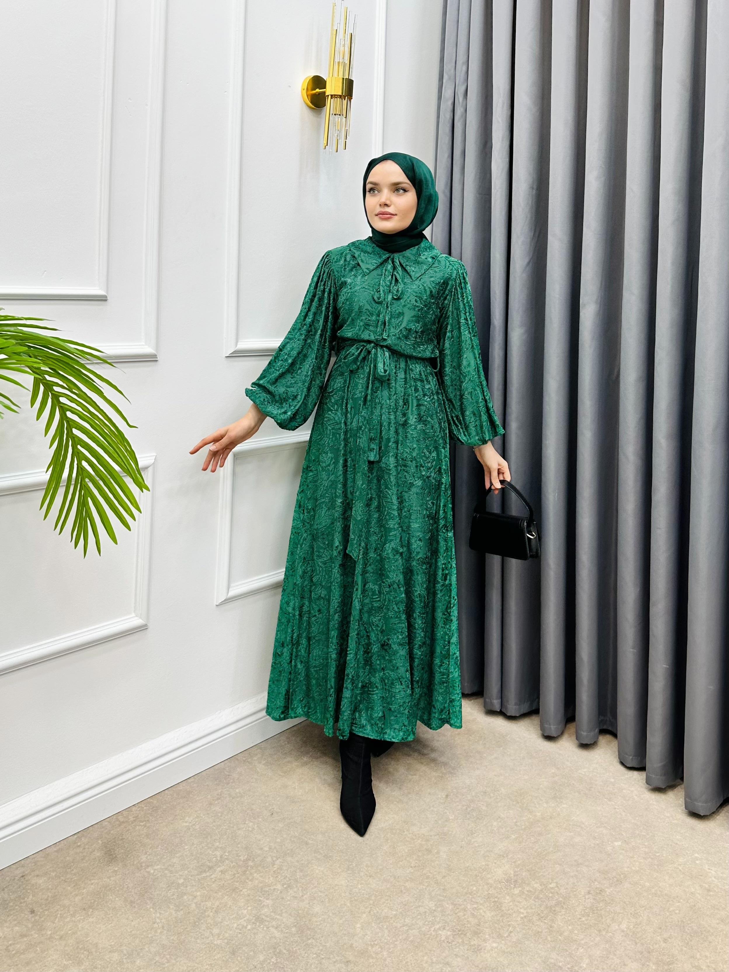 YAKA DETAYLI KADİFE ELBİSE ZÜMRÜT