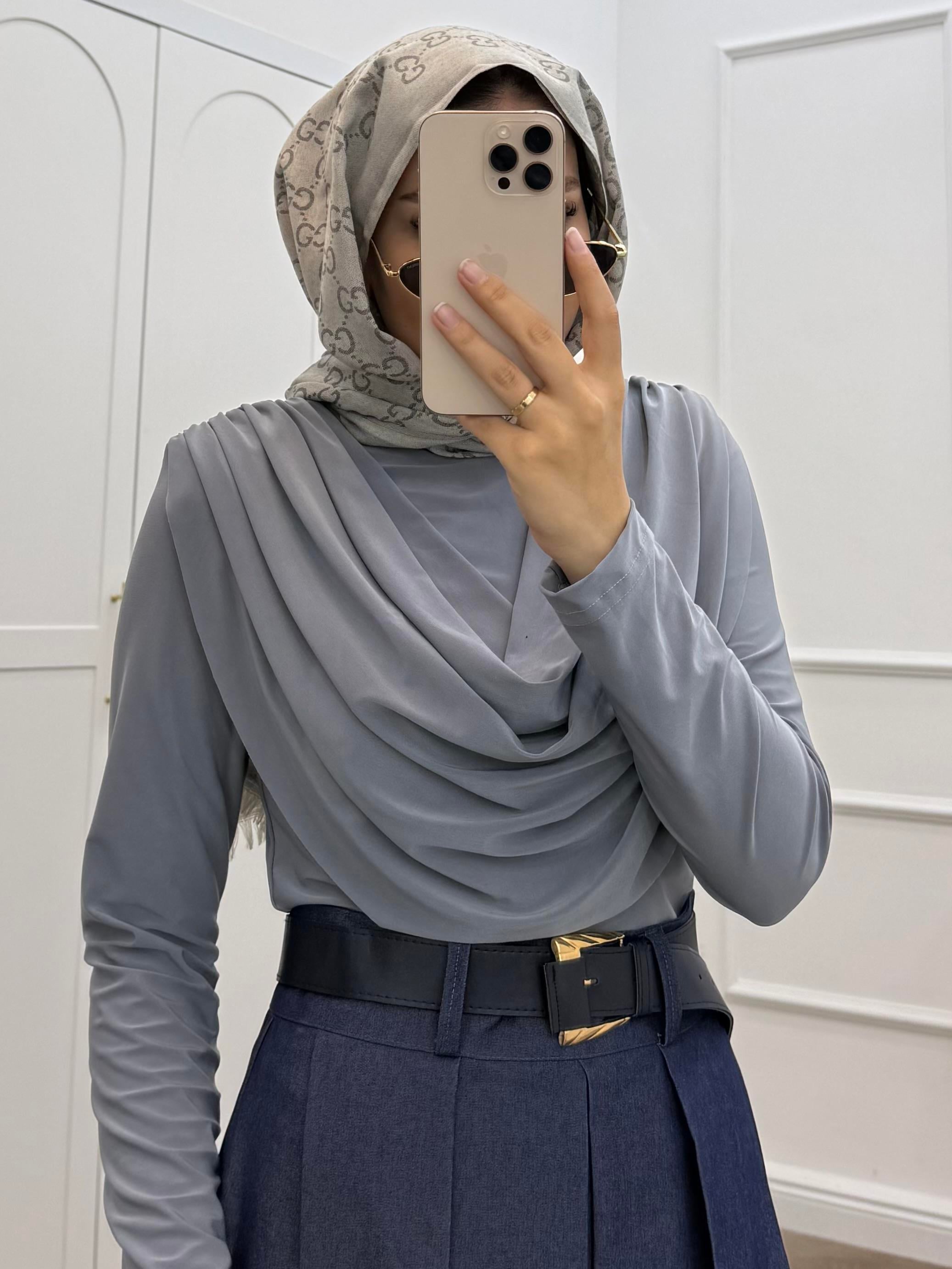 YAKASI DÖKÜMLÜ SANDY BLUZ GRİ