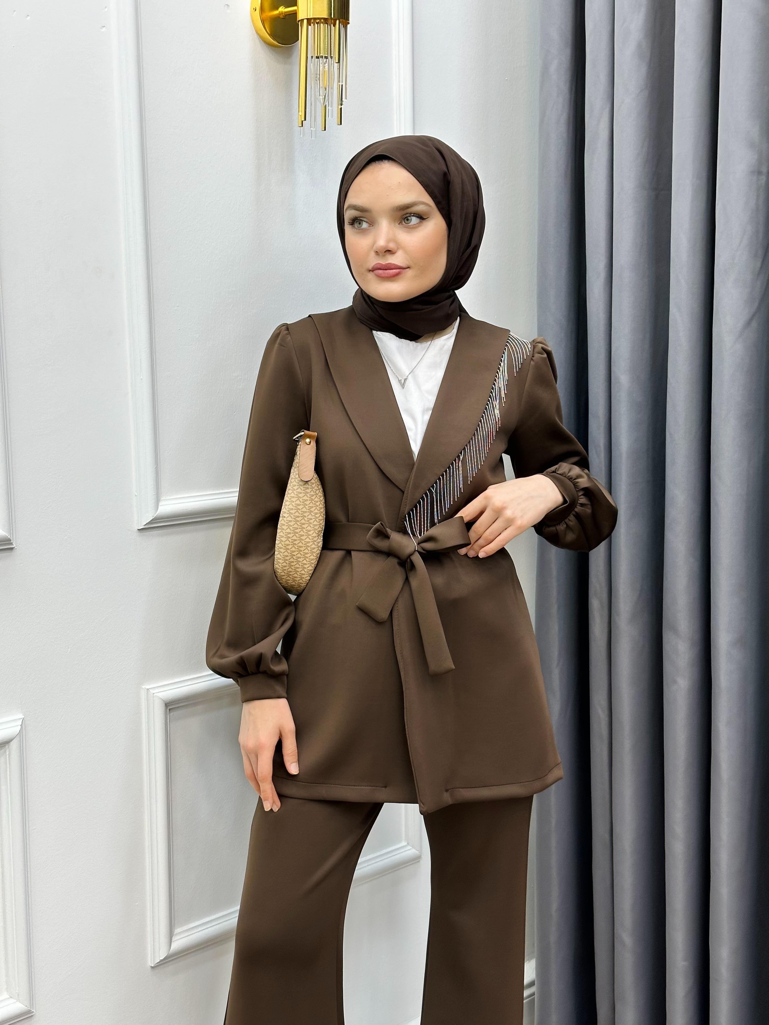 YAKASI PÜSKÜL DETAYLI SCUBA İKİLİ TAKIM KAHVE