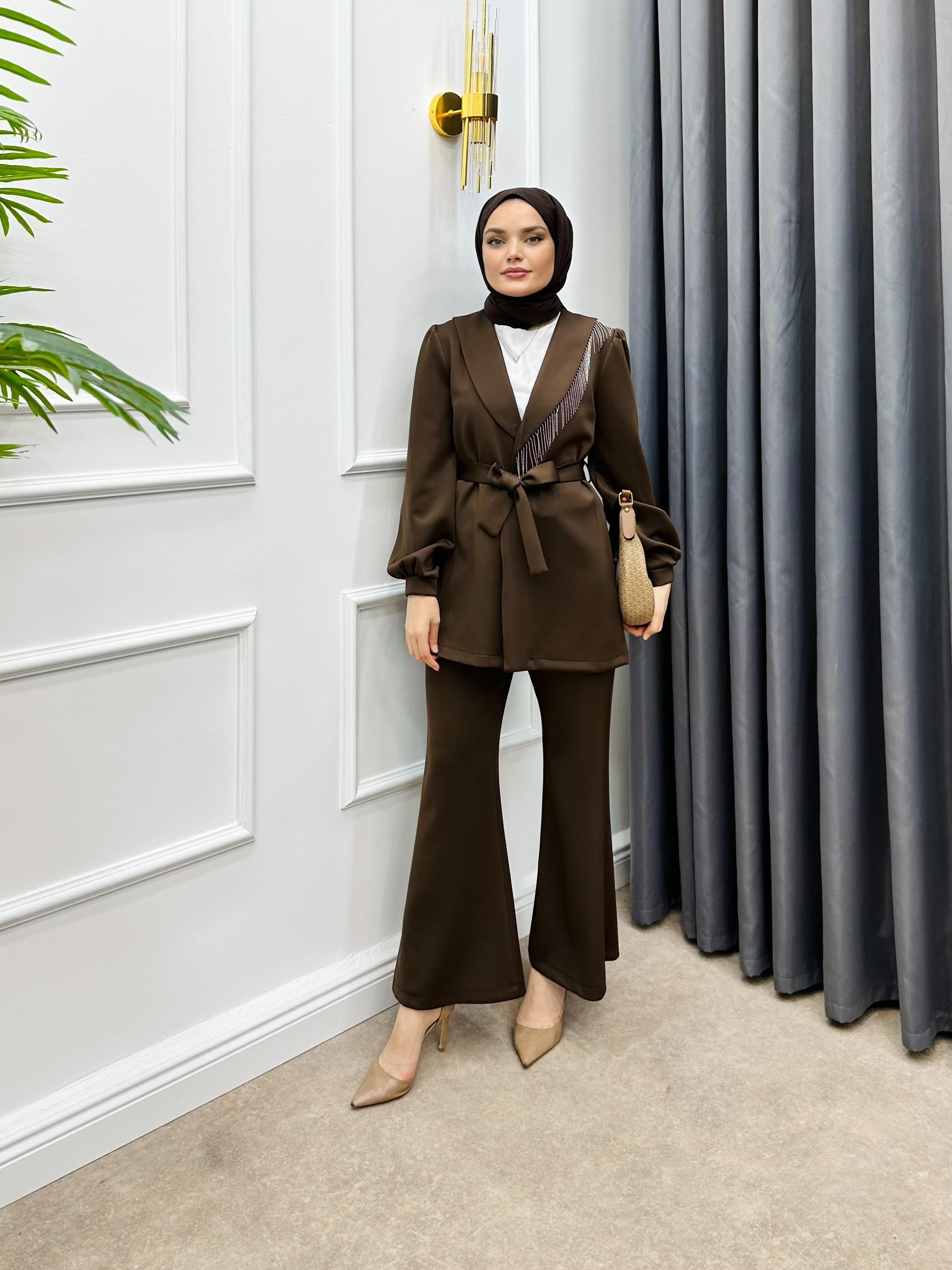 YAKASI PÜSKÜL DETAYLI SCUBA İKİLİ TAKIM KAHVE