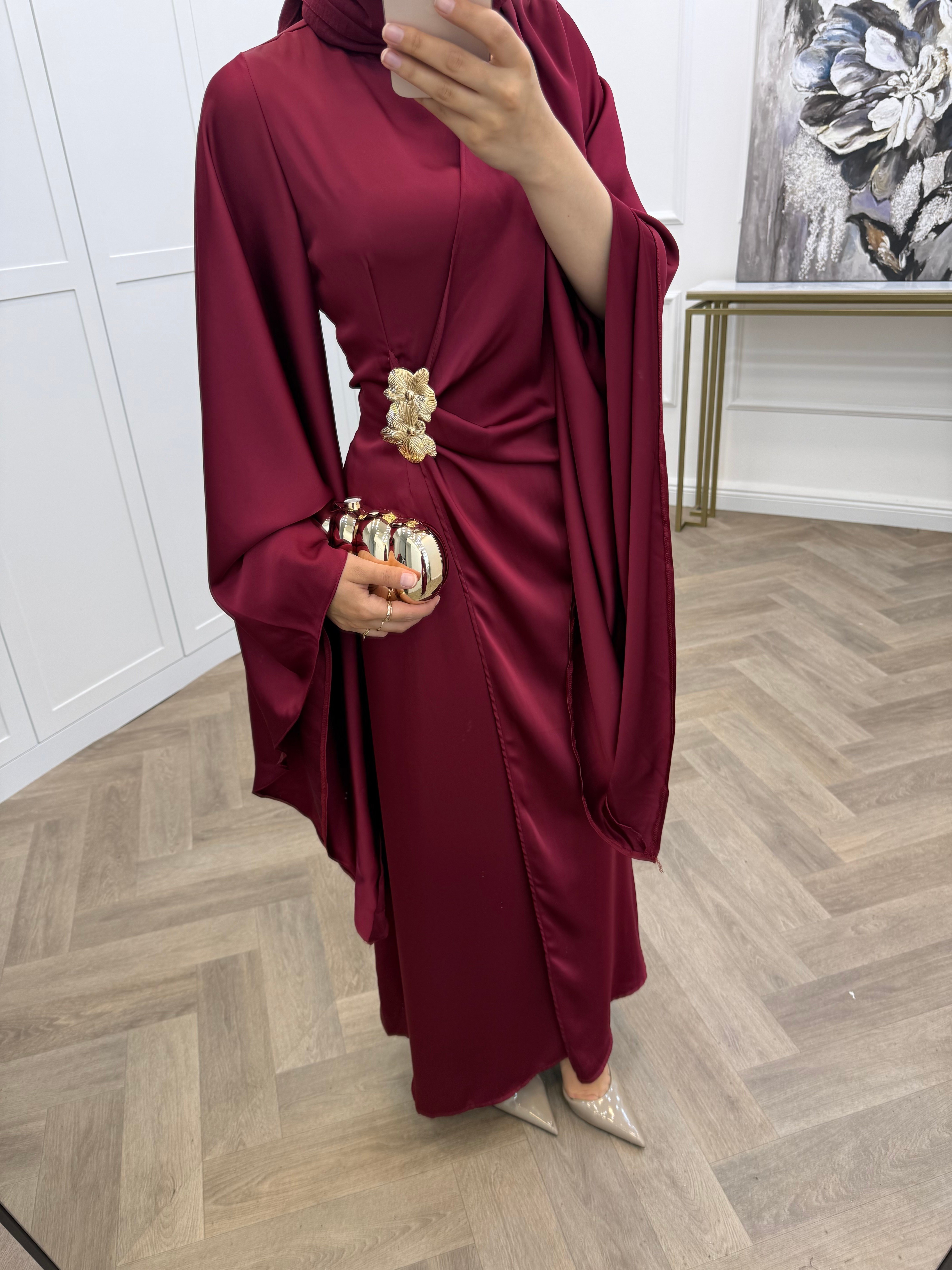 YARASA KOL GOLD TOKALI SATEN ELBİSE BORDO