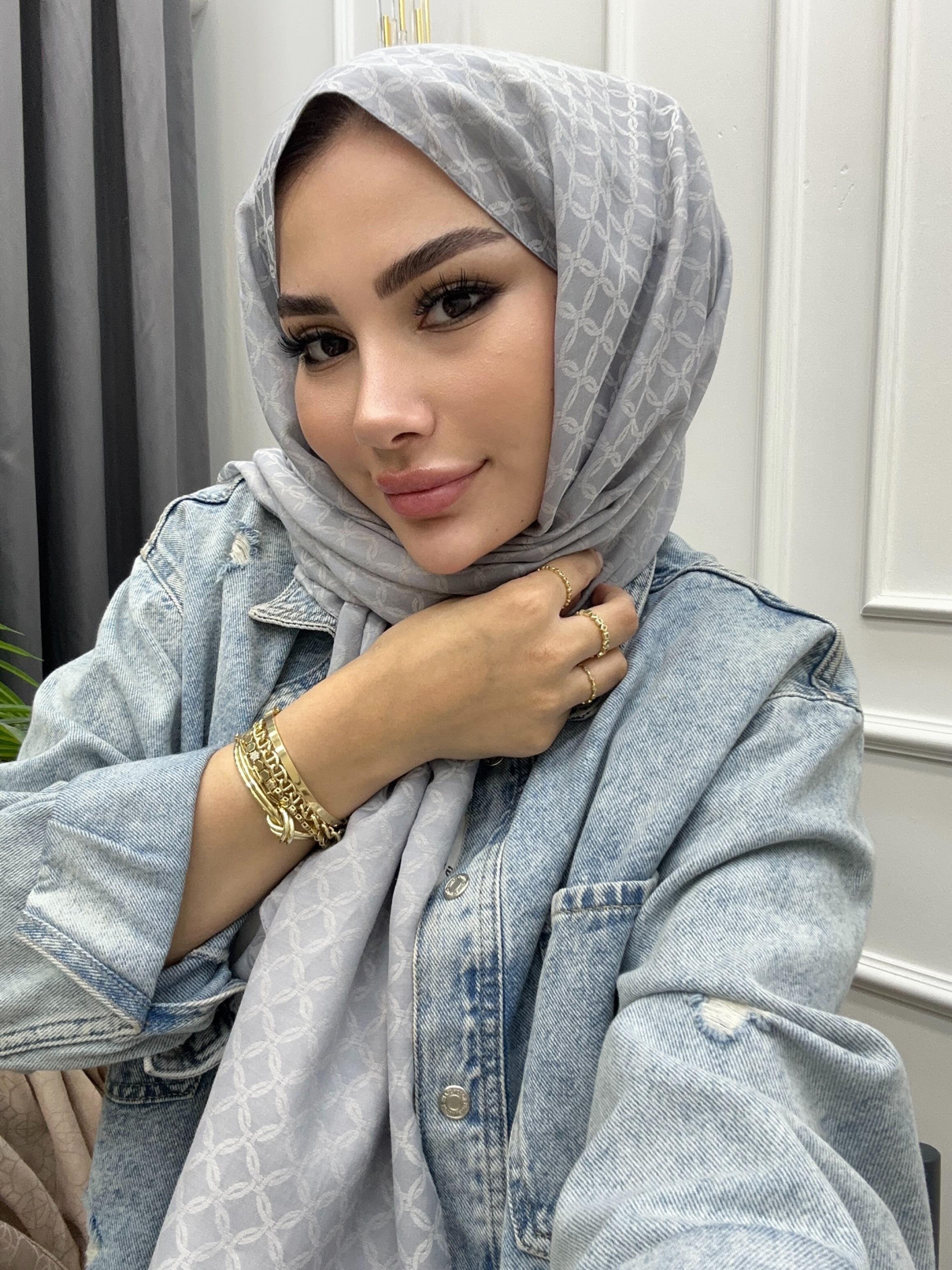 YAZ ESİNTİSİ DESENLİ ŞAL GRİ