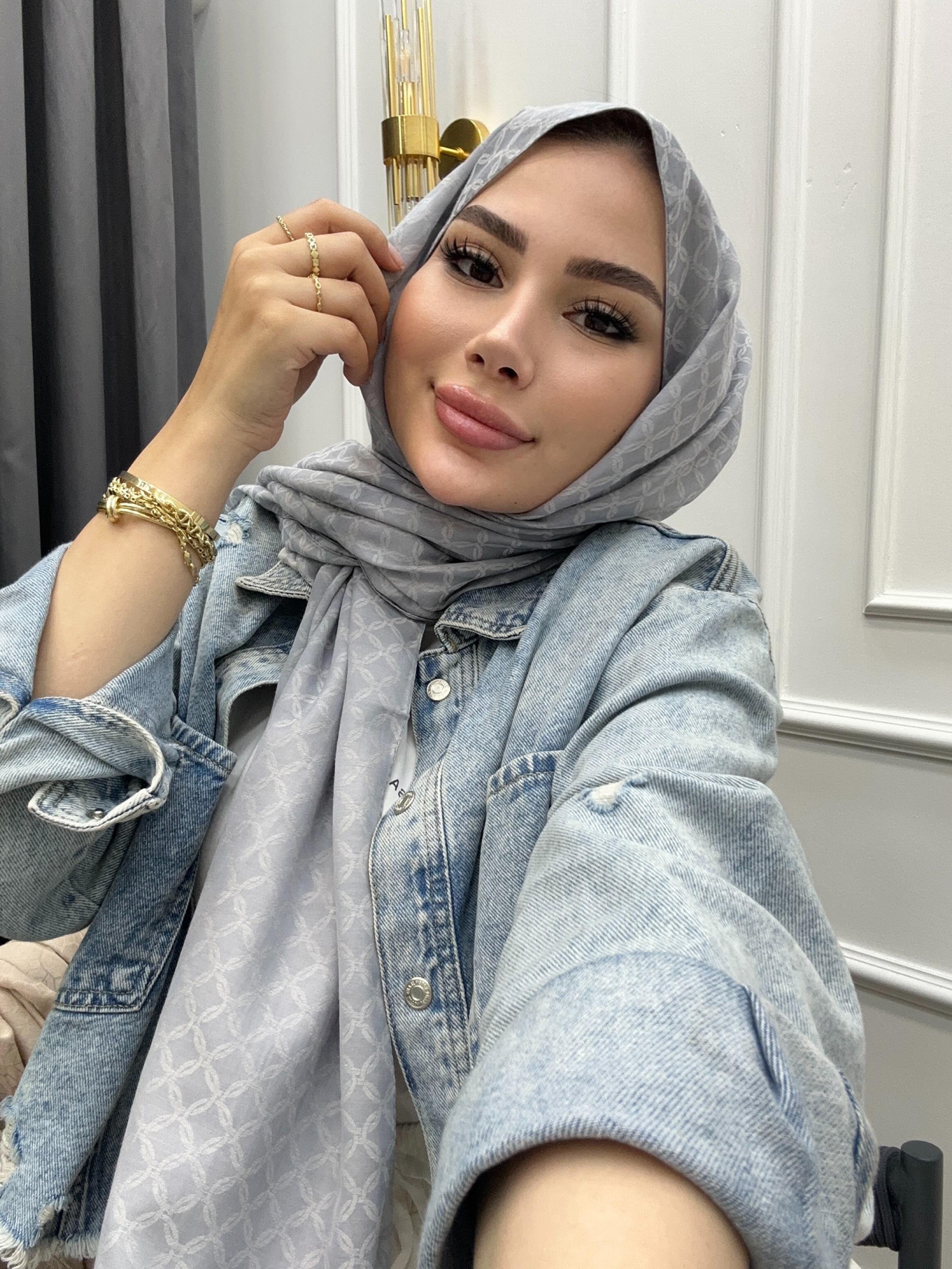 YAZ ESİNTİSİ DESENLİ ŞAL GRİ