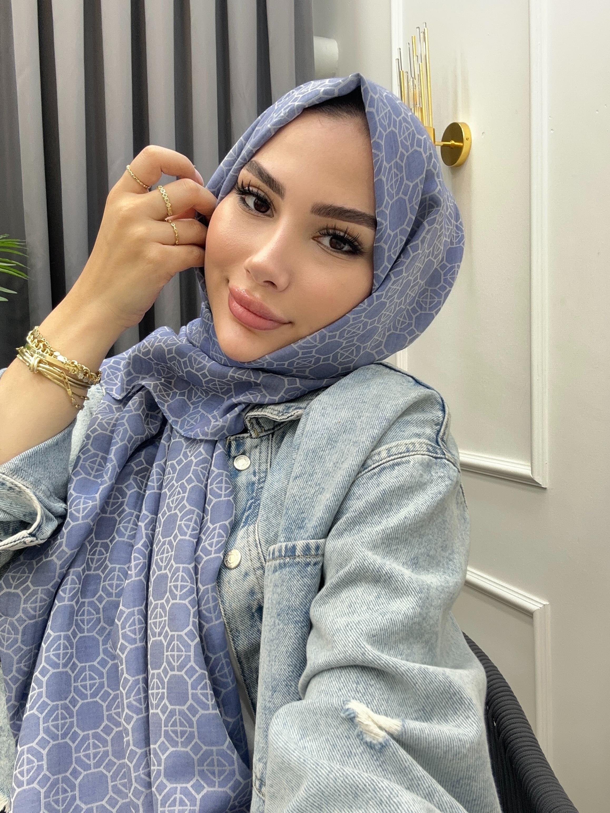 YAZ ESİNTİSİ DESENLİ ŞAL İNDİGO