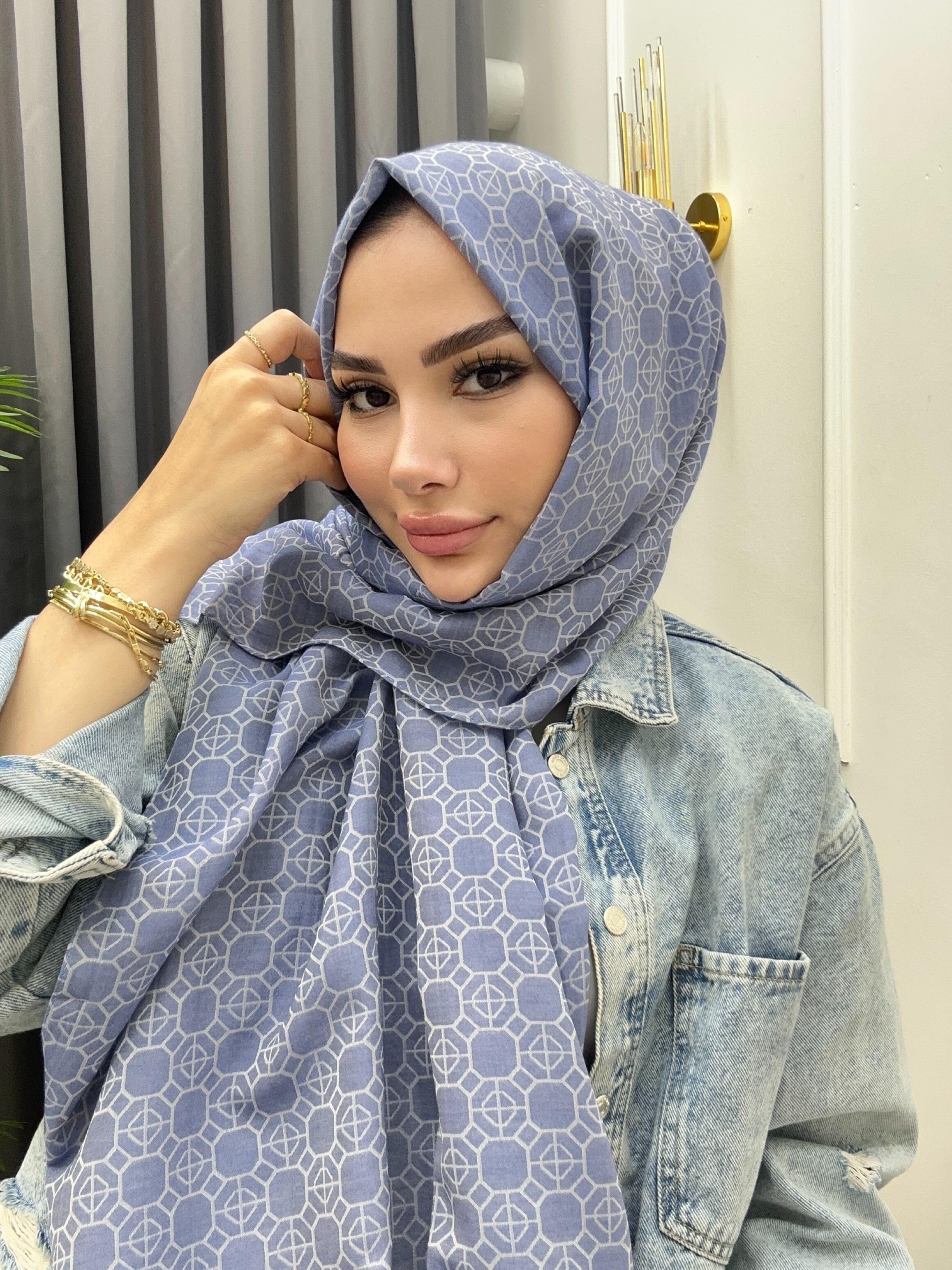 YAZ ESİNTİSİ DESENLİ ŞAL İNDİGO