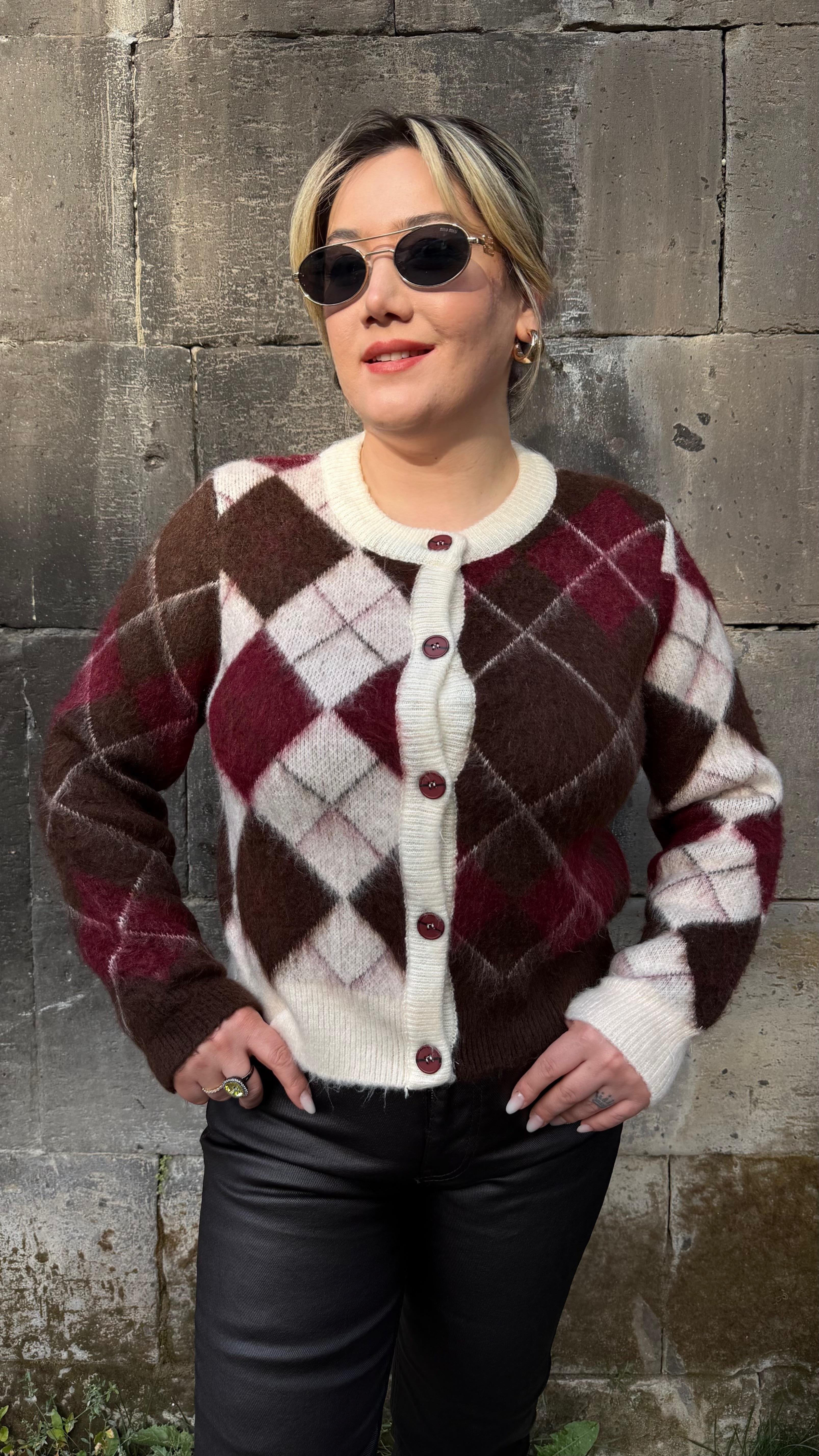 BAKLAVA DESEN AKRİLİK HIRKA BORDO 