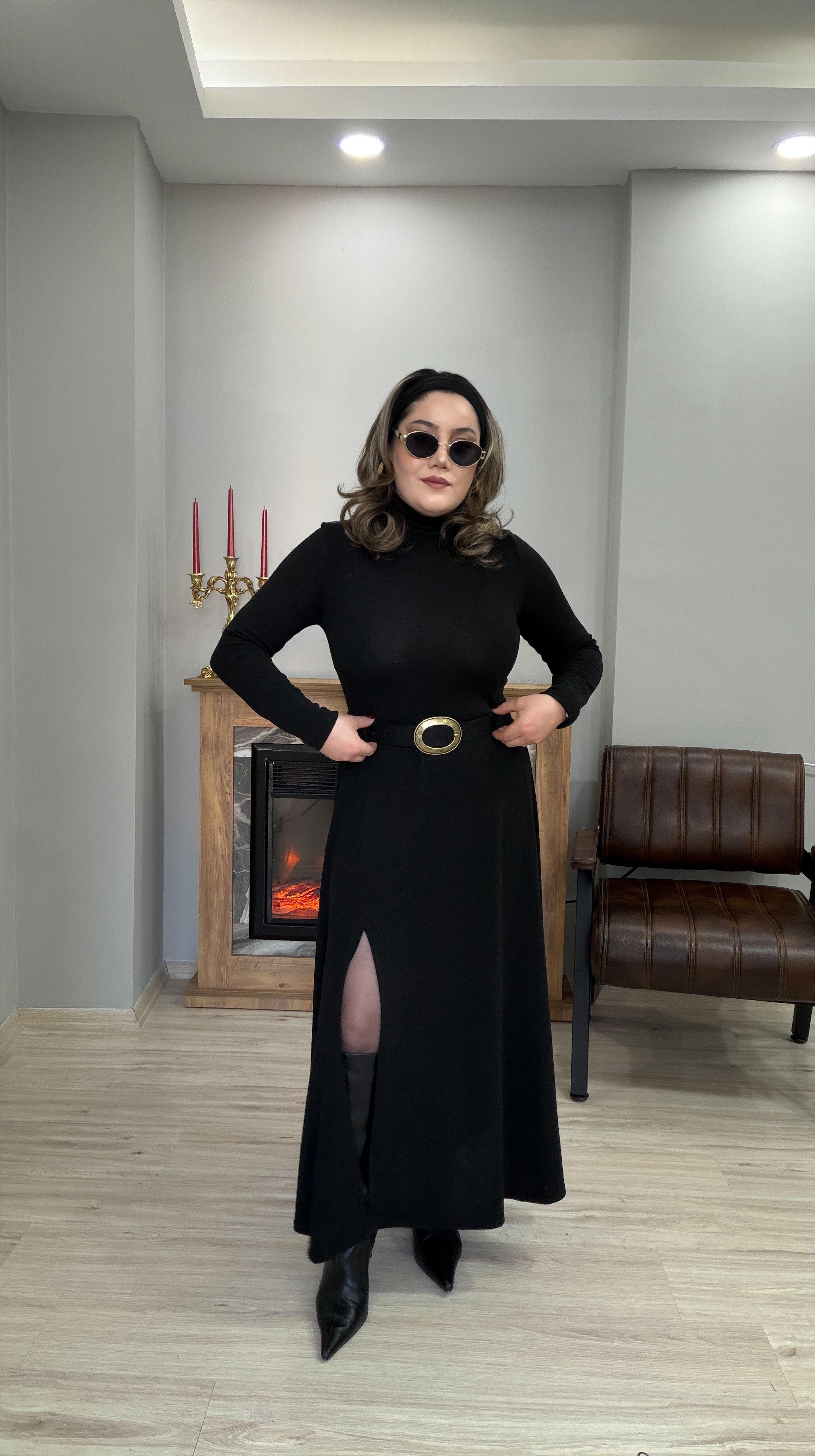 BALIKÇI YAKA YANDAN YIRTMAÇLI TRİKO ELBİSE SİYAH
