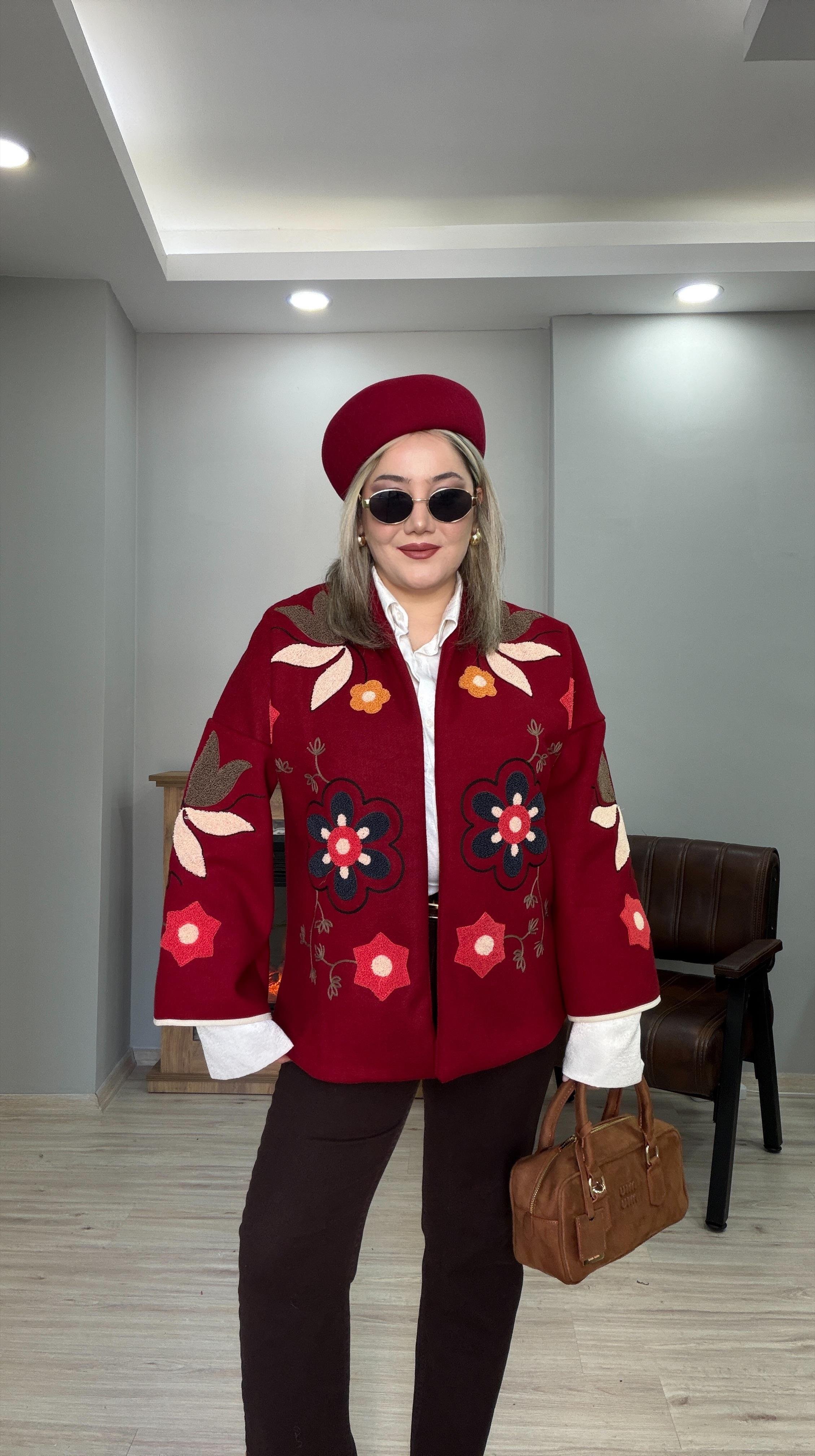 ÇİÇEK İŞLEMELİ KAŞE PANÇO BORDO 