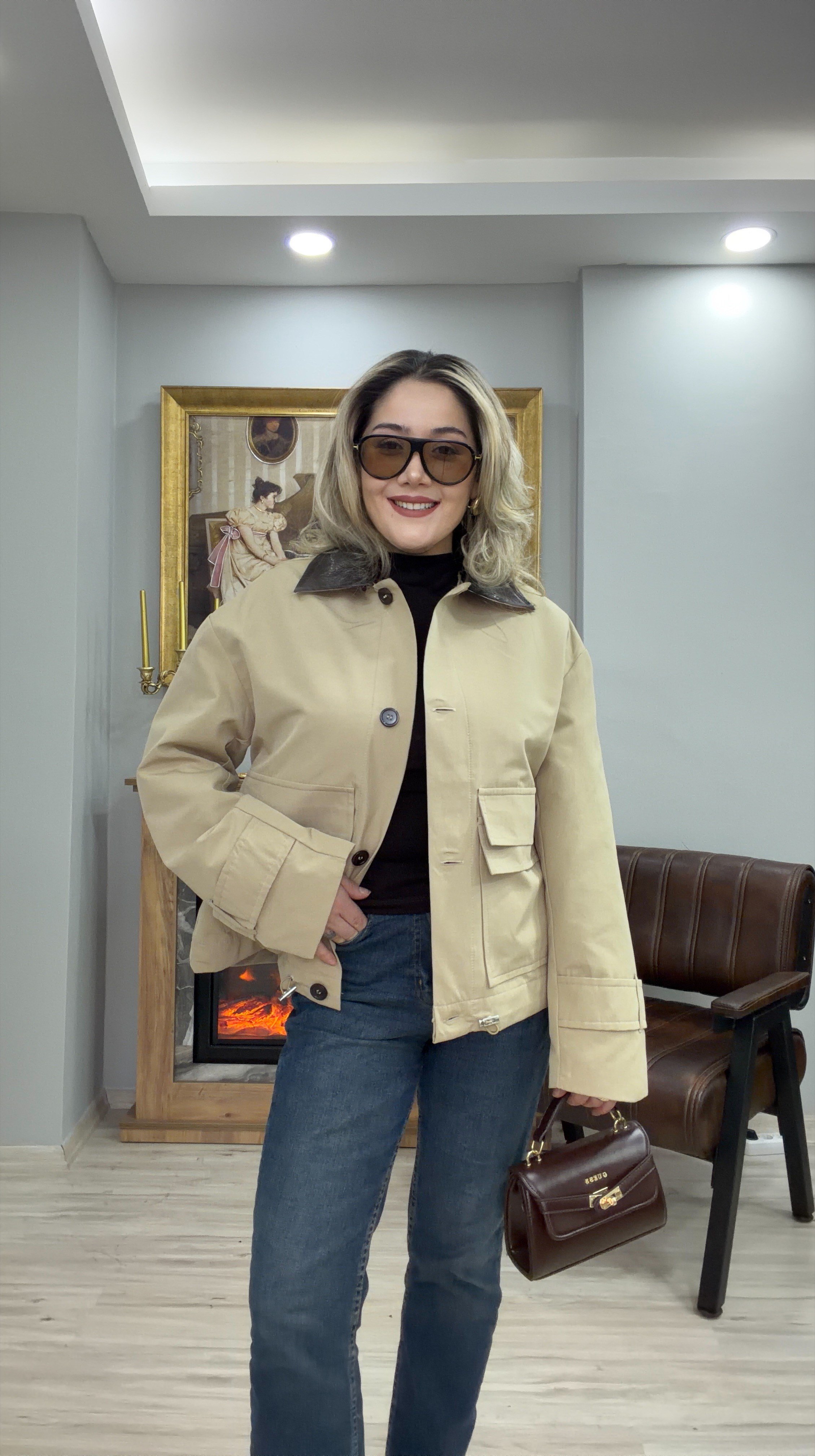 ÇIKARILABİLİR PELERİNLİ BEJ CEKET