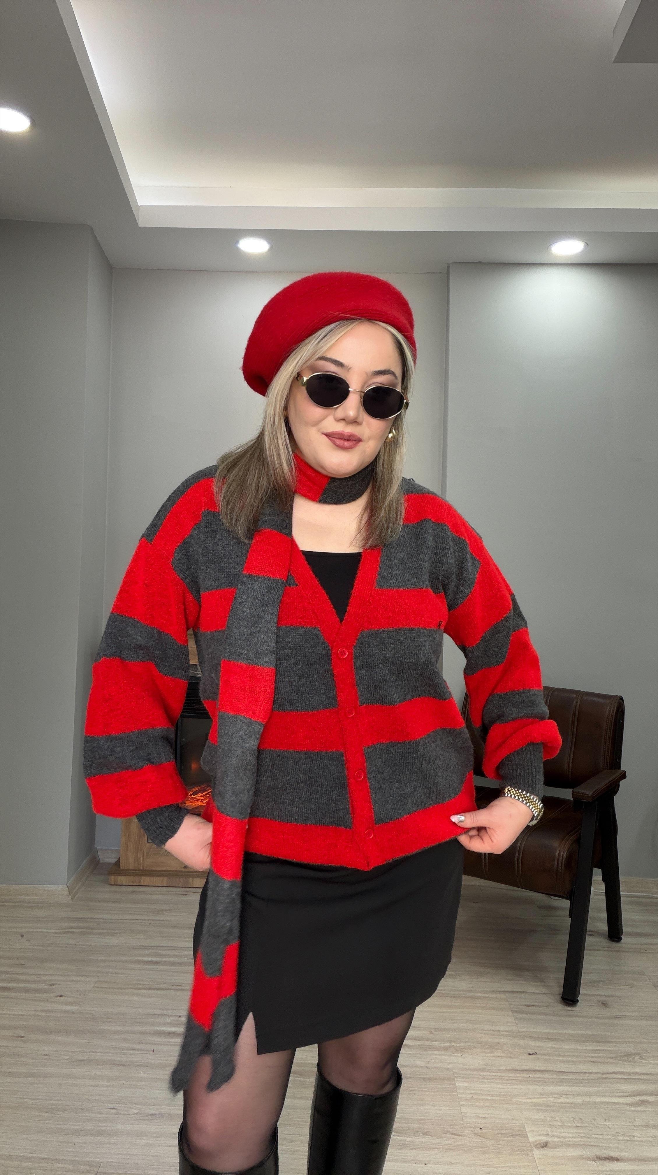 ÇİZGİLİ ATKILI HIRKA