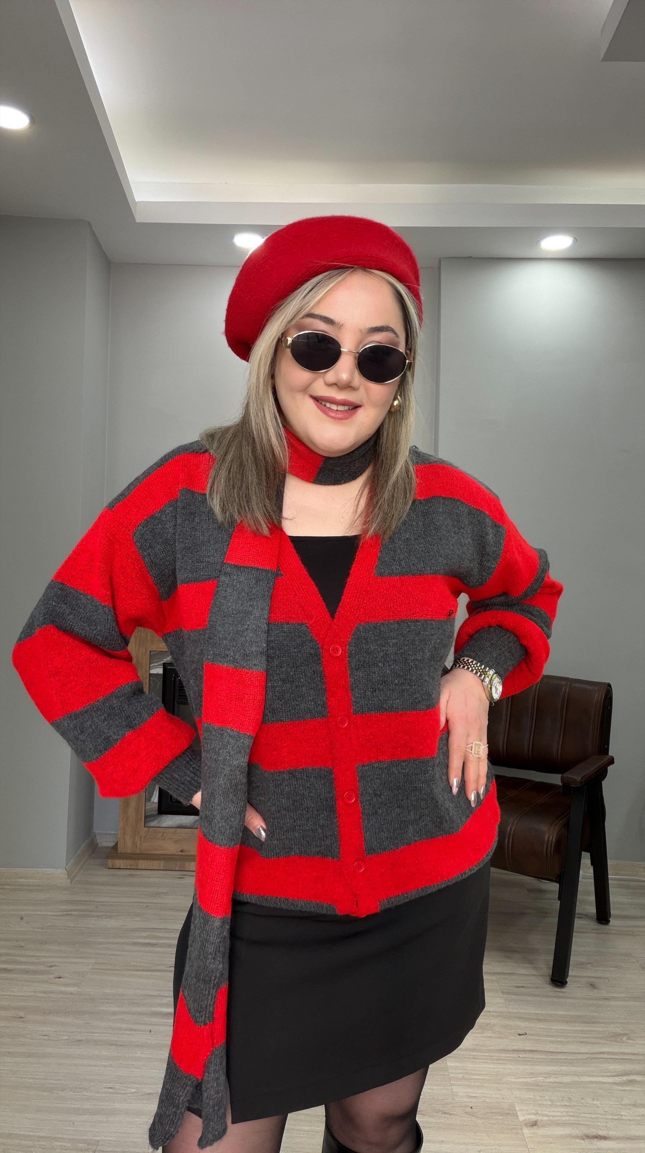 ÇİZGİLİ ATKILI HIRKA