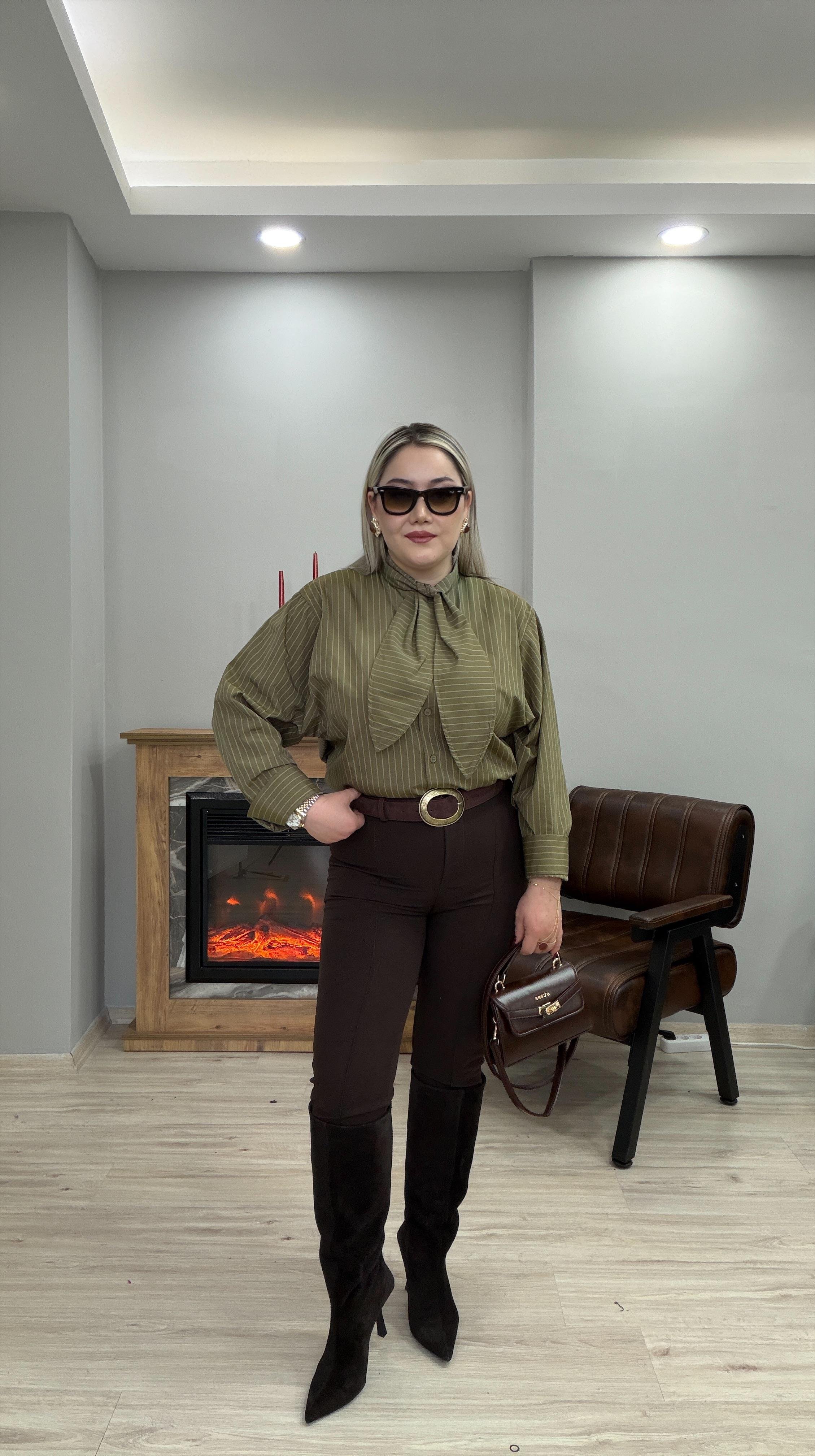 ÇİZGİLİ FULAR YAKA GÖMLEK HAKİ