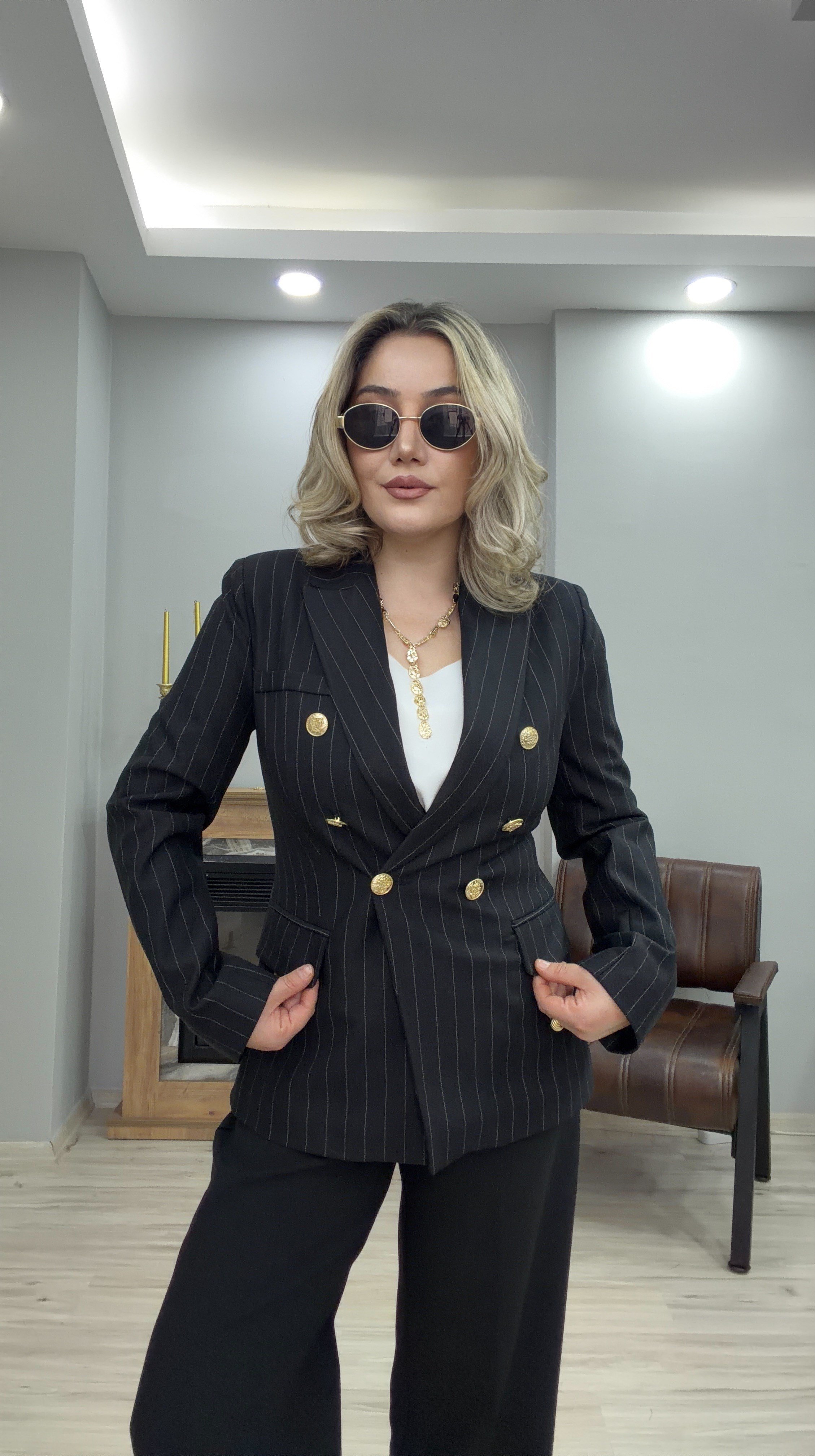 ÇİZGİLİ GOLD DÜĞME DETAYLI BLAZER CEKET SİYAH
