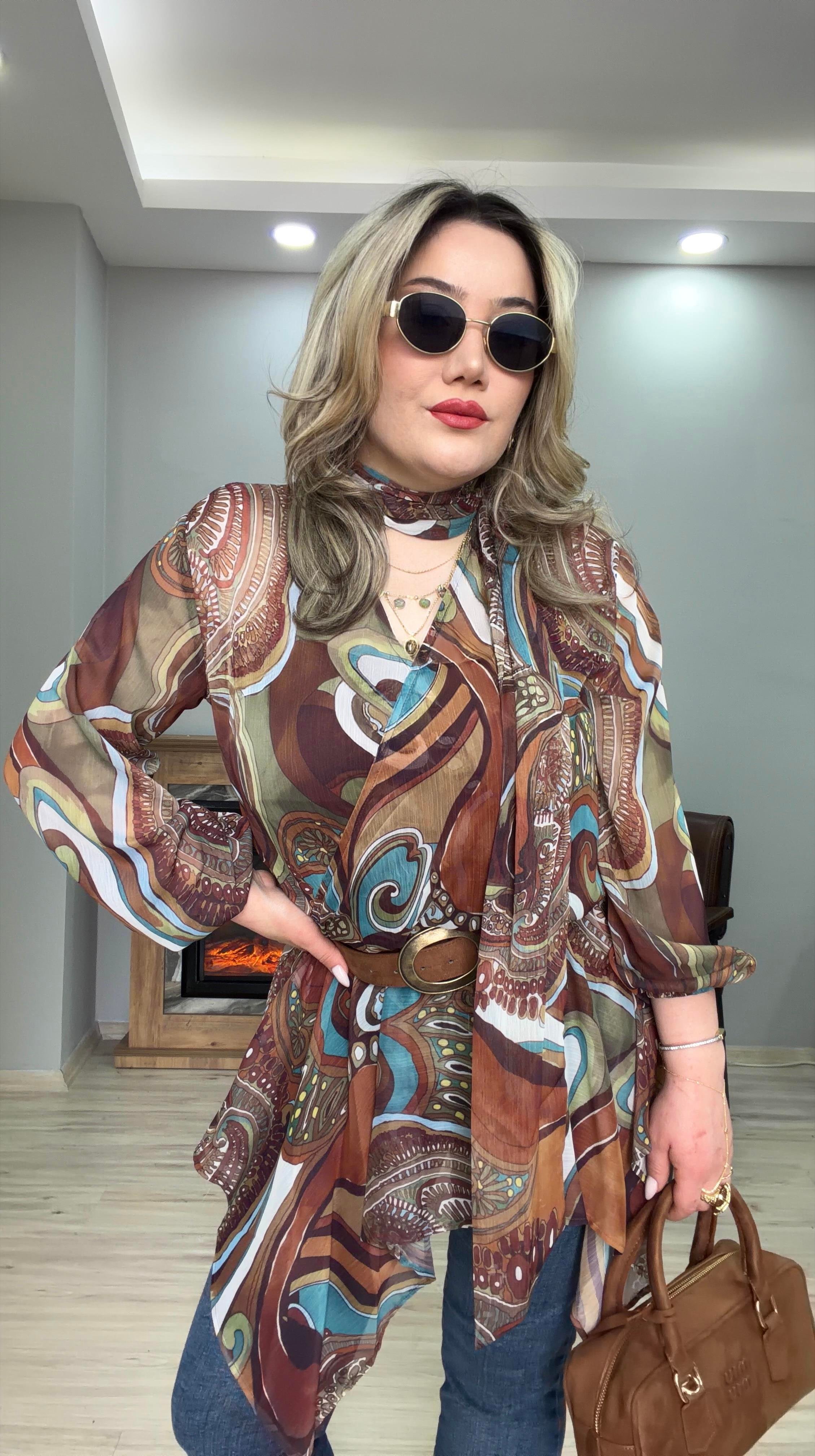 DESENLİ KEMER DETAYLI ŞİFON BLUZ