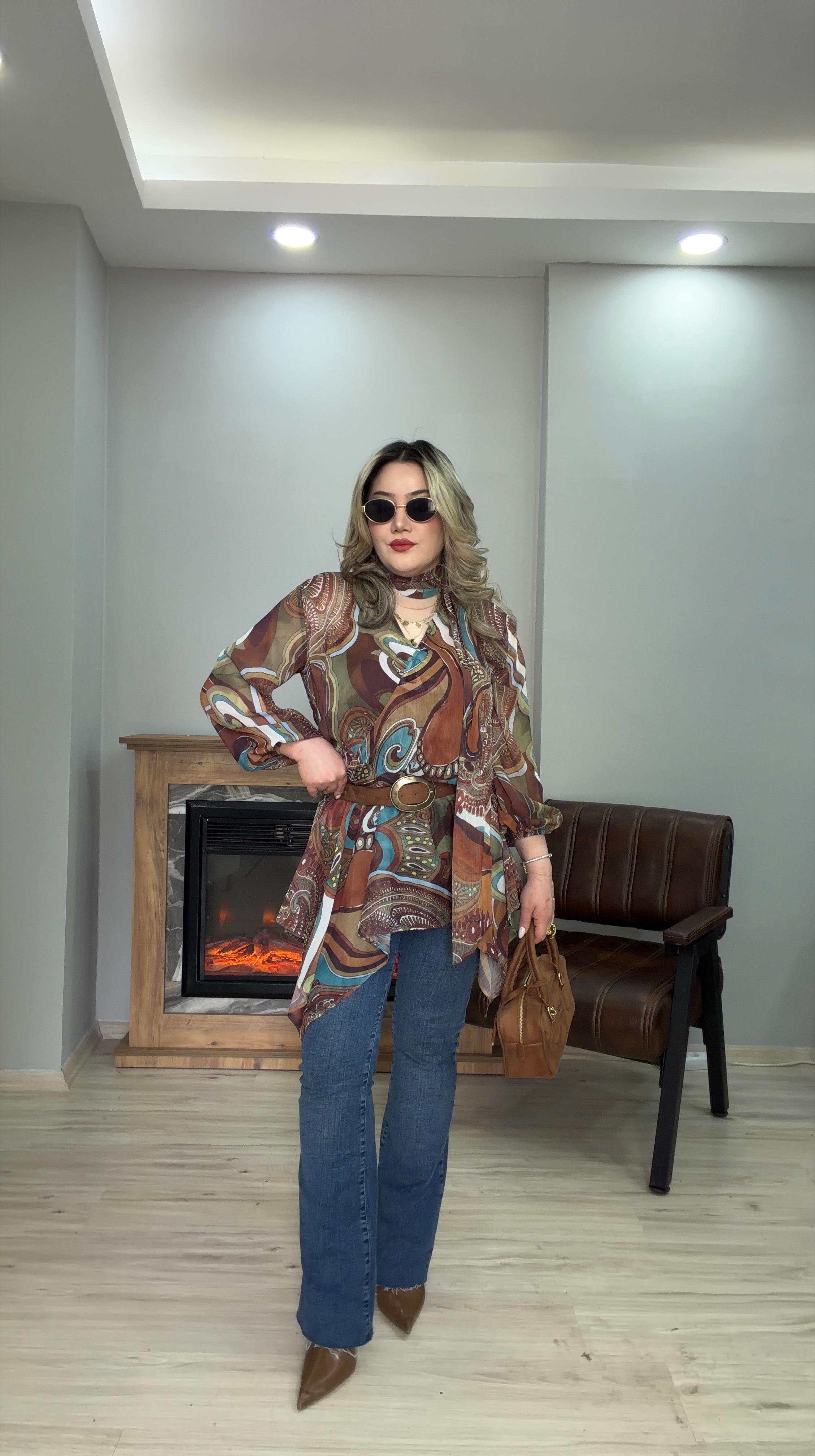 DESENLİ KEMER DETAYLI ŞİFON BLUZ