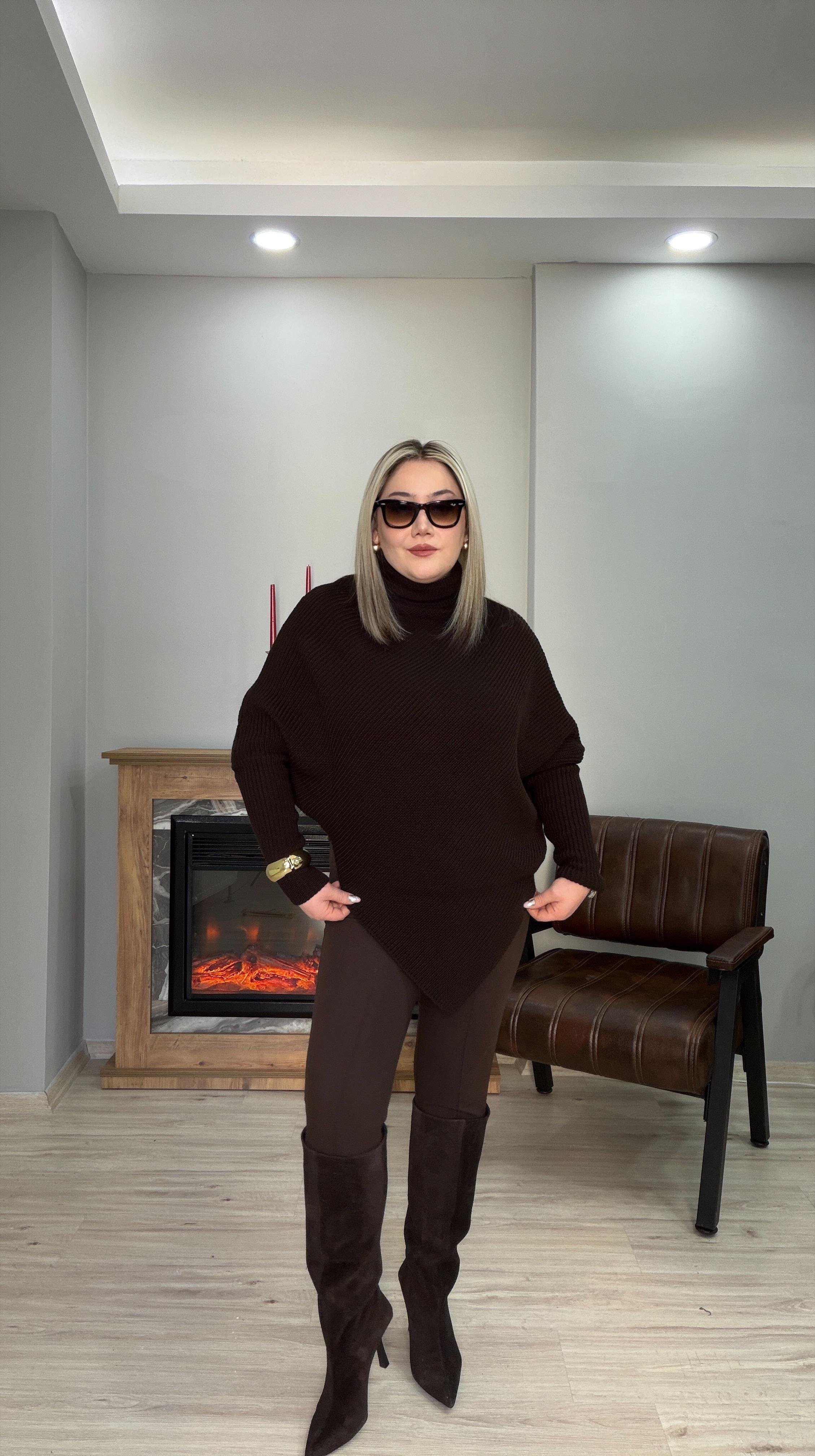 DİK YAKA ASİMETRİK KAZAK KAHVE 