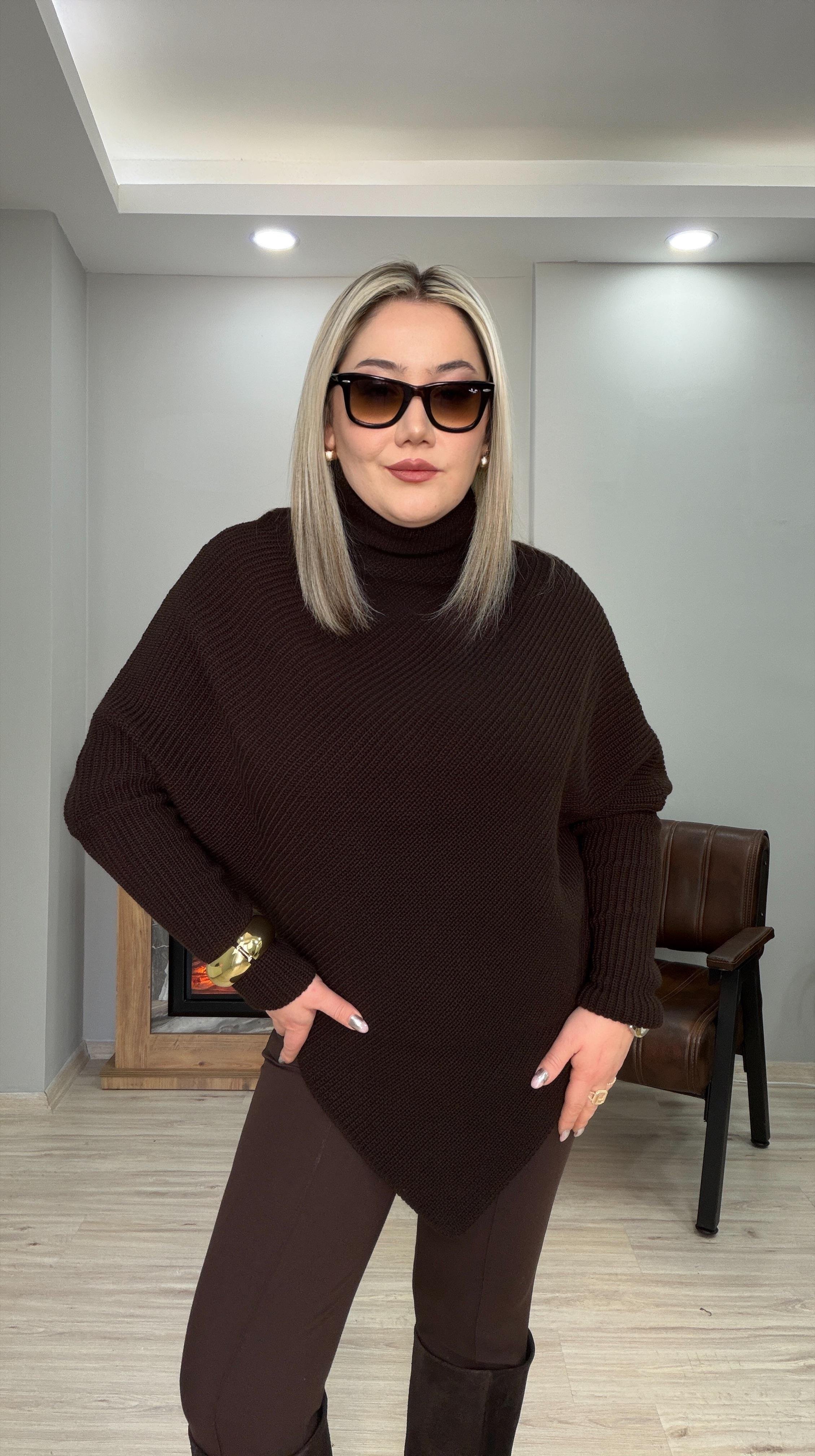 DİK YAKA ASİMETRİK KAZAK KAHVE 